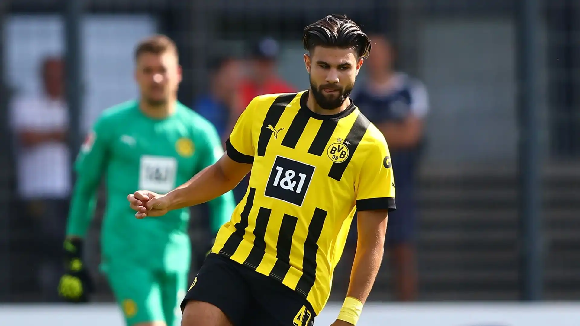 Papadopoulos, passato al Borussia Dortmund nel 2021, è indietro nelle gerarchie di Terzic, che gli preferisce  Mats Hummels , Niklas Süle e Nico Schlotterbeck