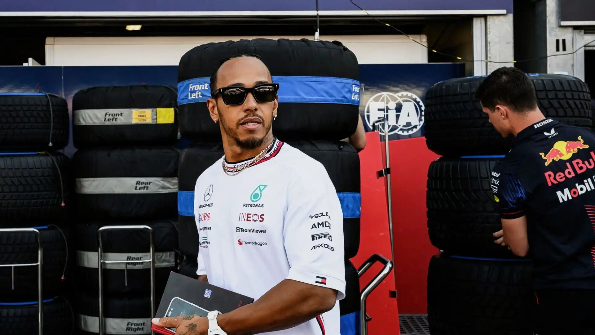 Hamilton da anni osserva una dieta vegana, a cui ora ha aggiunto lo stop alle bevande alcoliche: l'obiettivo è restare il più a lungo possibile in F1 per tornare a vincere