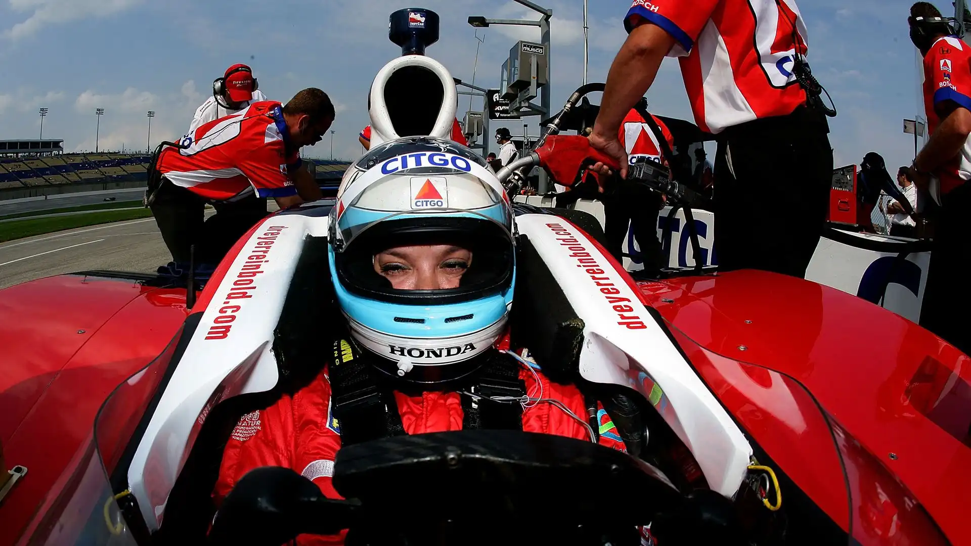 Nel 2007 ha superato il test da rookie per la gara della 500 Miglia di Indianapolis