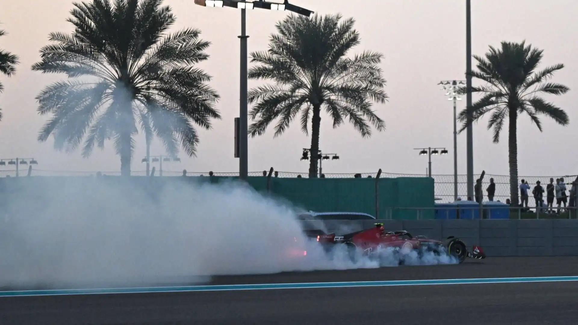 Ricordiamo che ad Abu Dhabi la Rossa si gioca il secondo posto con la Mercedes nella classifica Costruttori