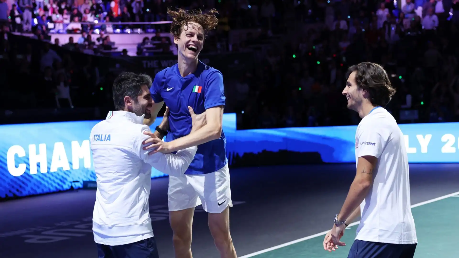 Dopo le vittorie sofferte contro Olanda e la Serbia di Djokovic, l'Italia ha battuto in finale l'Australia vincendo i due singolari