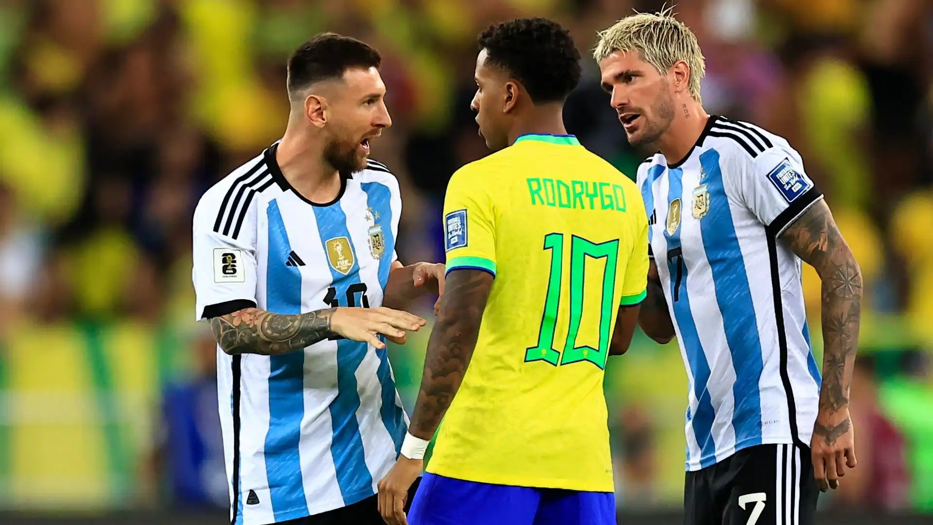 Messi ha detto qualcosa a Rodrygo: non era per nulla contento