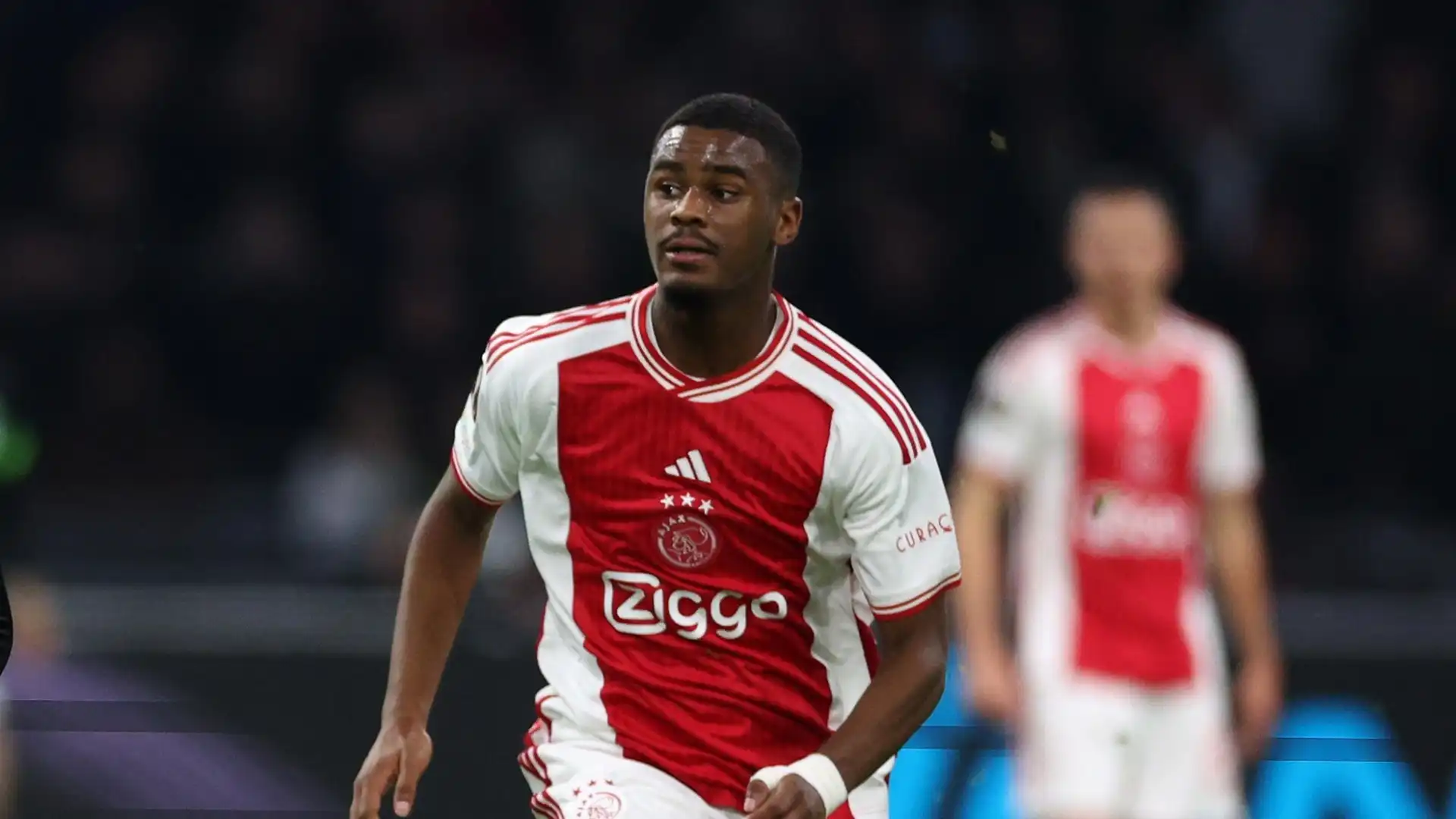 Il gioiello dell'Ajax ha un contratto fino al 2025, e il suo talento ha attirato l'attenzione anche del Borussia Dortmund, del Milan e del Real Madrid.