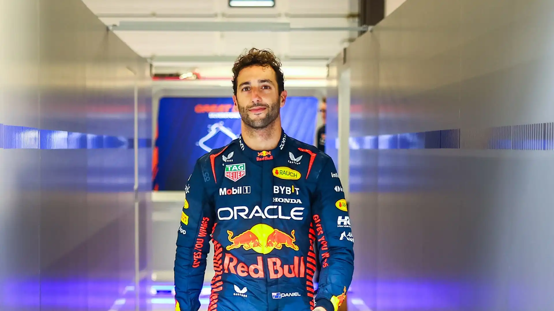 La clausola permetterebbe al pilota australiano di passare alla Red Bull dopo le prime gare del prossimo anno, se Sergio Perez non migliorasse le proprie prestazioni
