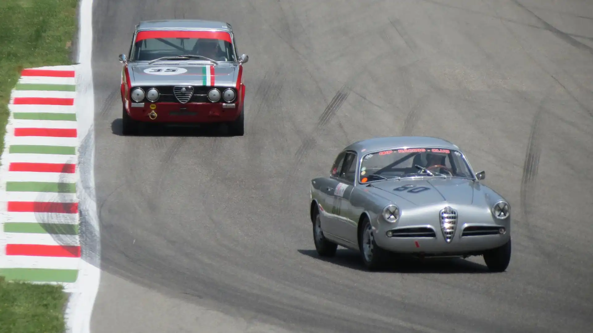 Qui due generazioni di Alfa Romeo a confronto