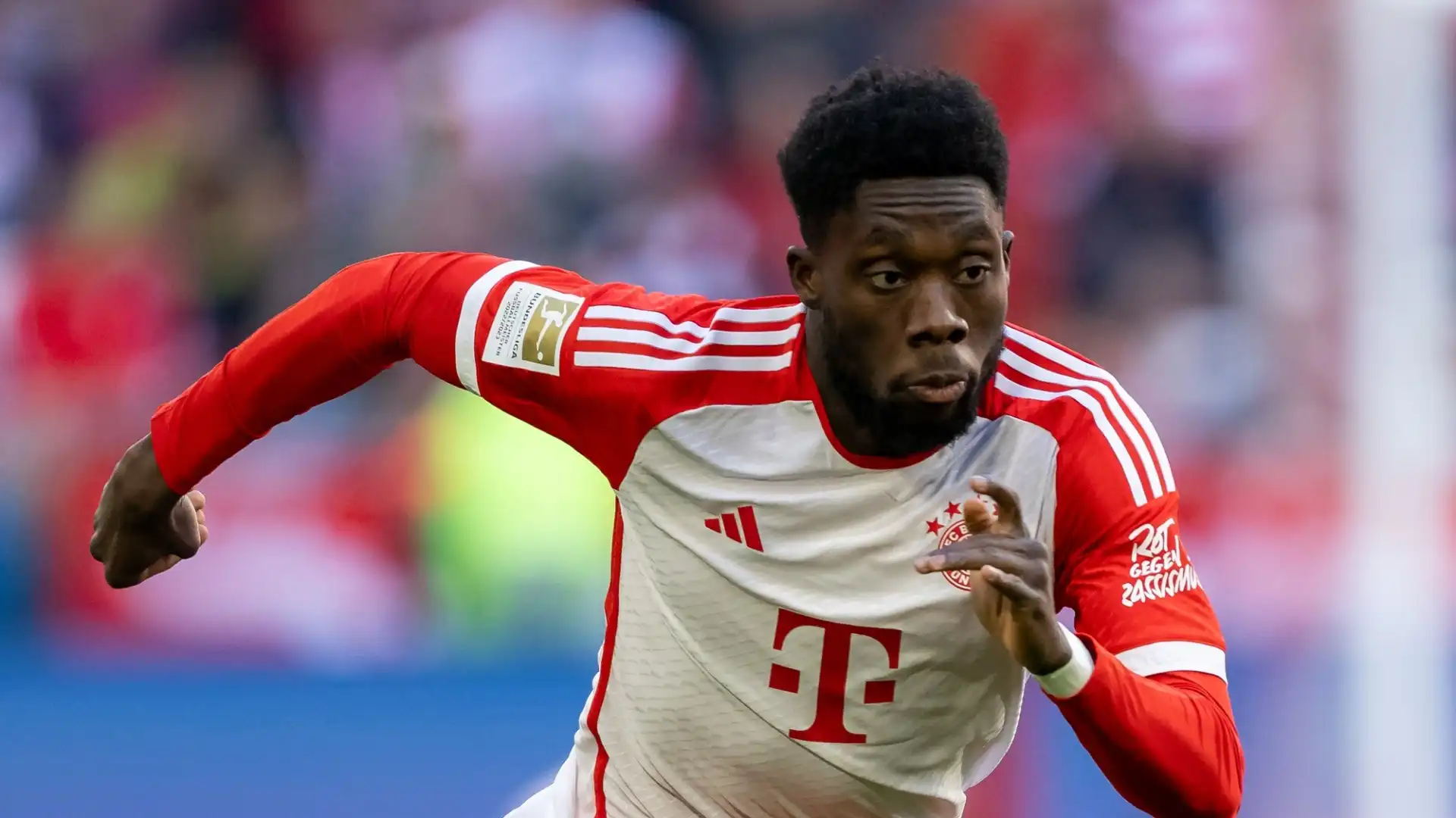 Il futuro di Alphonso Davies in Baviera è in dubbio, e il club campione di Germania avrebbe già individuato il possibile sostituto