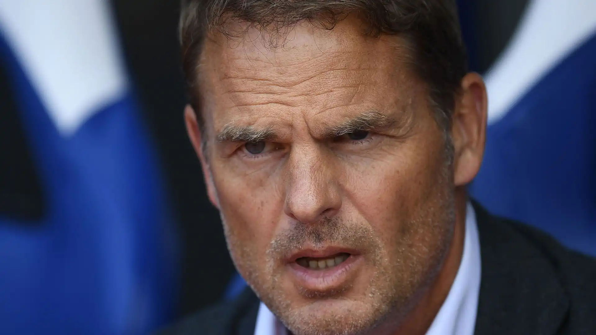 L'allenatore olandese lascia l'Al Jazira al settimo posto con appena 14 punti raccolti in 10 giornate