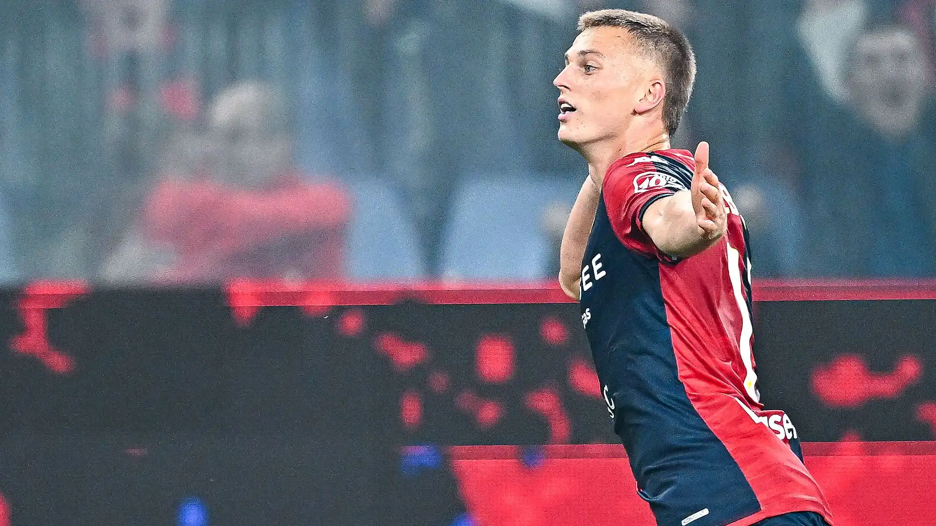 Gudmundsson è cresciuto calcisticamente in Olanda: prima con il PSV e poi con l'AZ Alkmaar