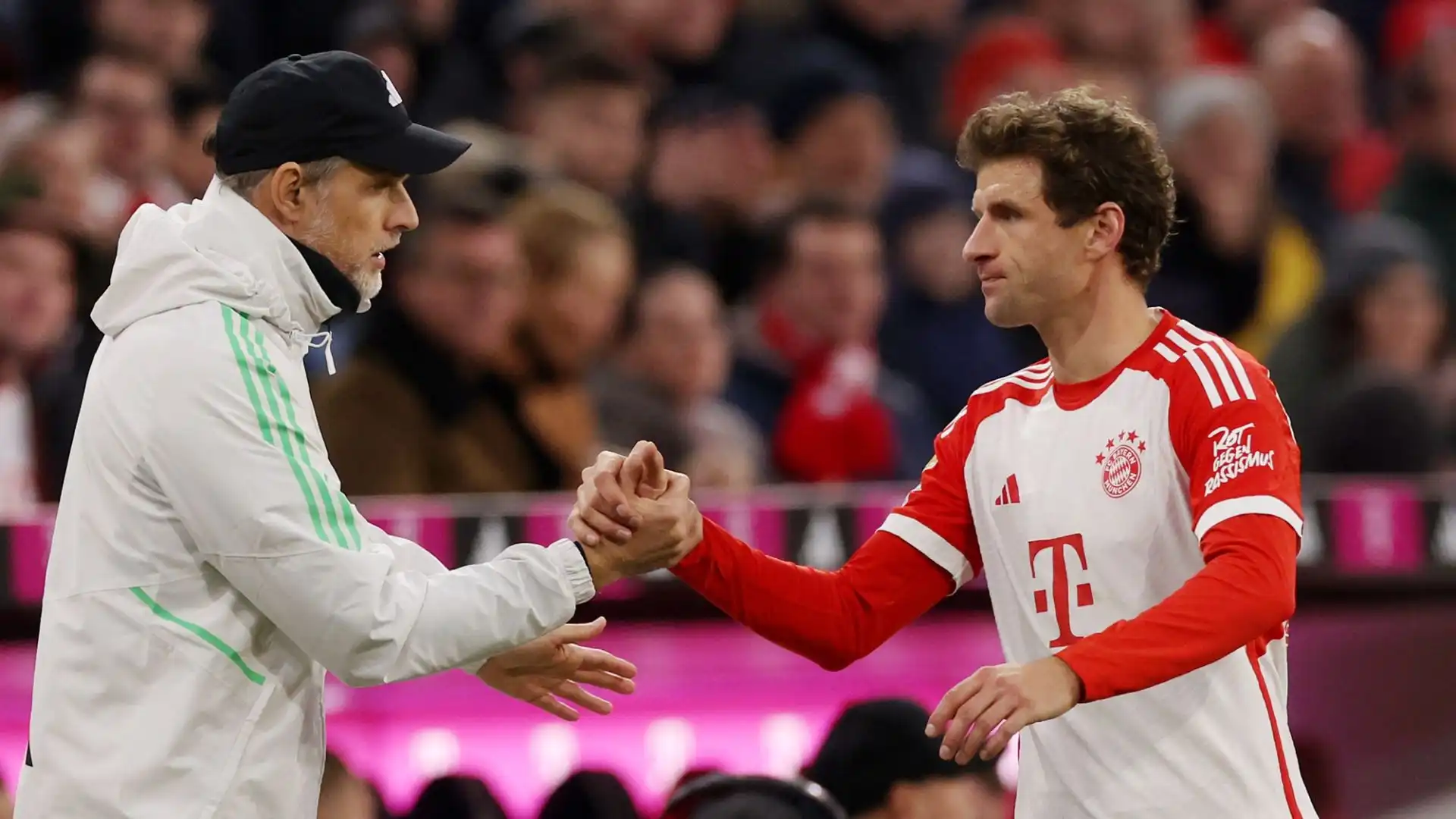 Müller riceverà uno stipendio in linea con quello di Manuel Neuer, che come lui ha rinnovato il contratto