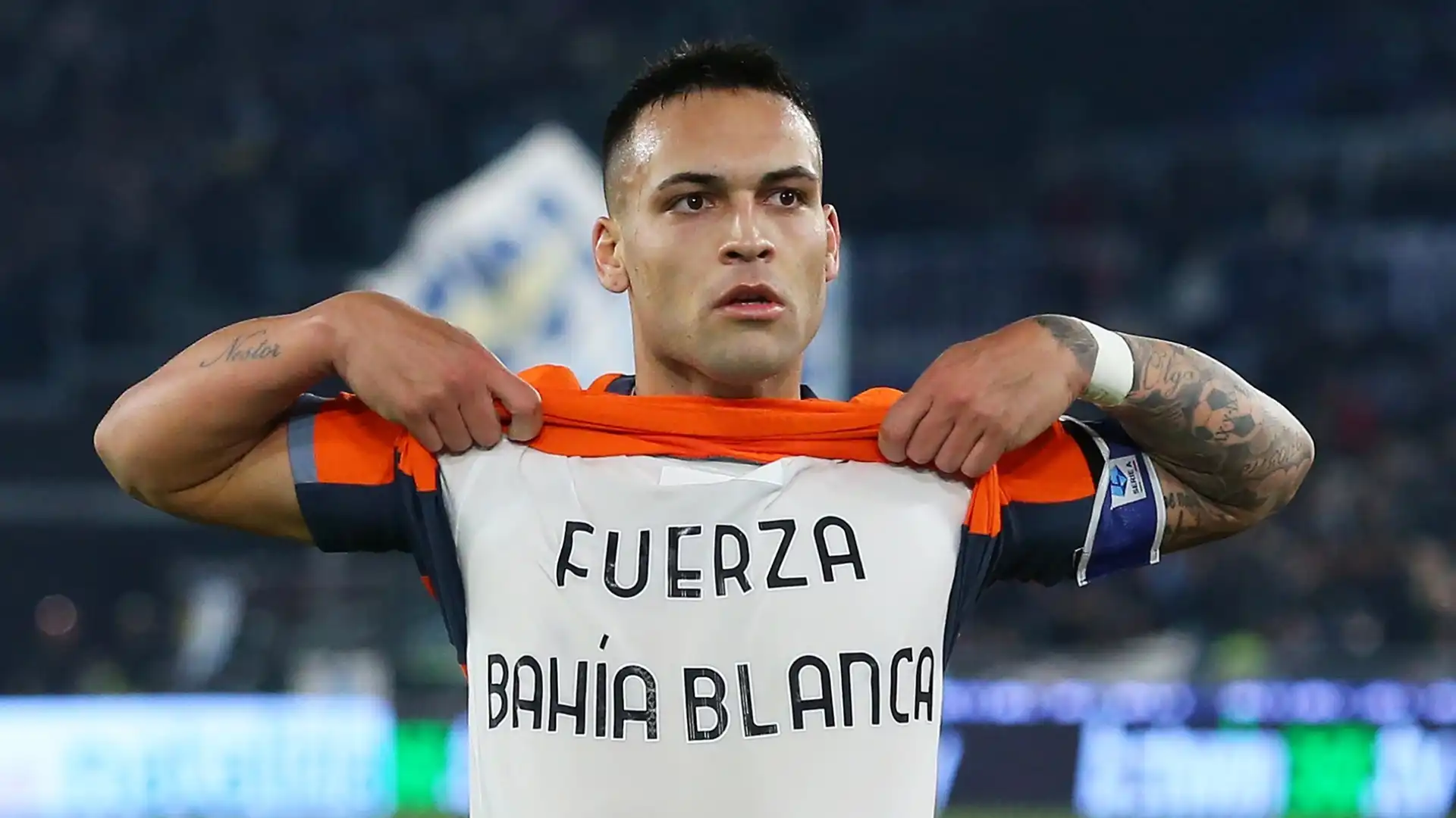 Durante l'esultanza il Toro ha mostrato la maglietta con la scritta "Fuerza Bahia Blanca"