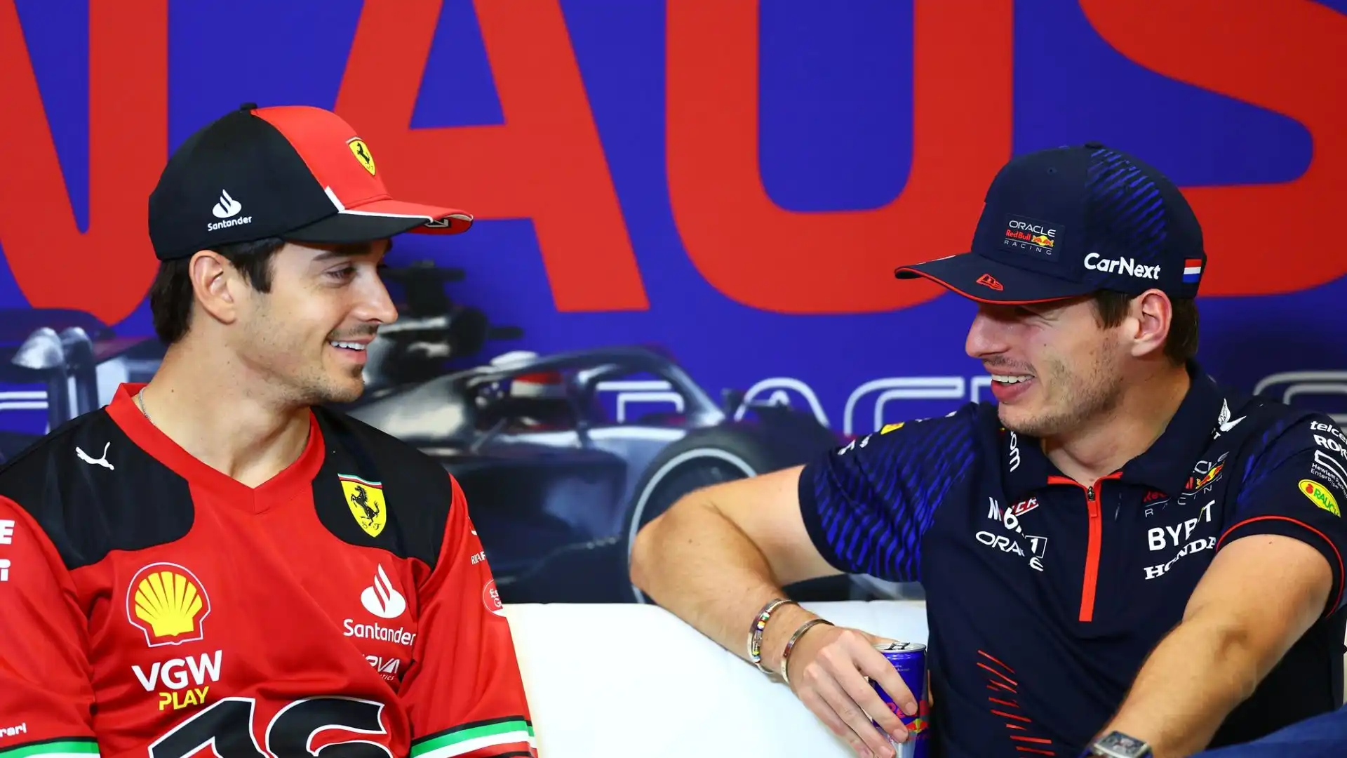Il binomio Verstappen-Red Bull sembra inscalfibile, e Leclerc ha rivelato di averne parlato con Hamilton