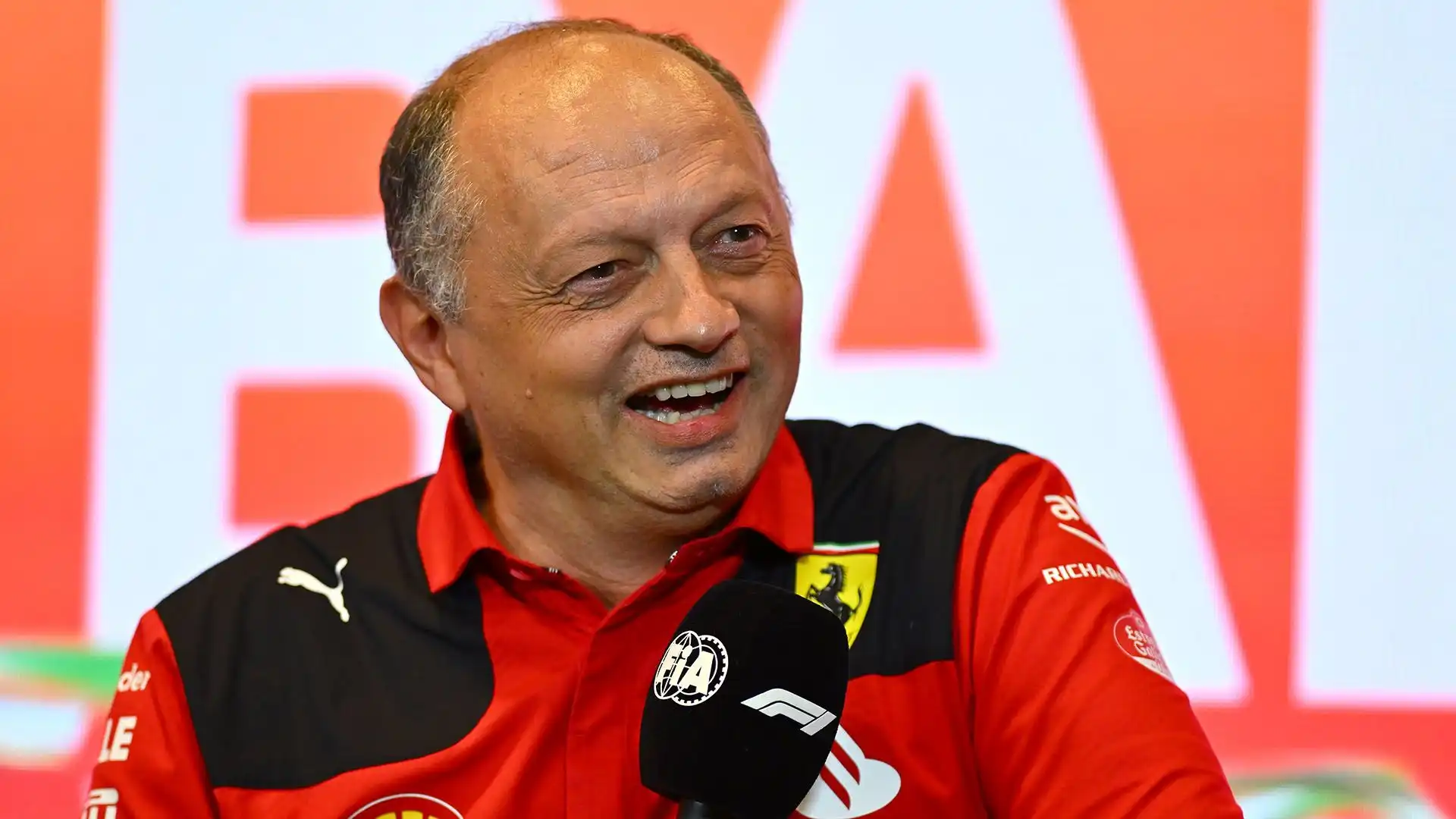 La Ferrari all'inizio del 2023 aveva parlato anche con Hamilton: "Abbiamo parlato un po', ma se firmassi i contratti con tutti quelli che hanno corso per me in passato mi costerebbe una fortuna..."