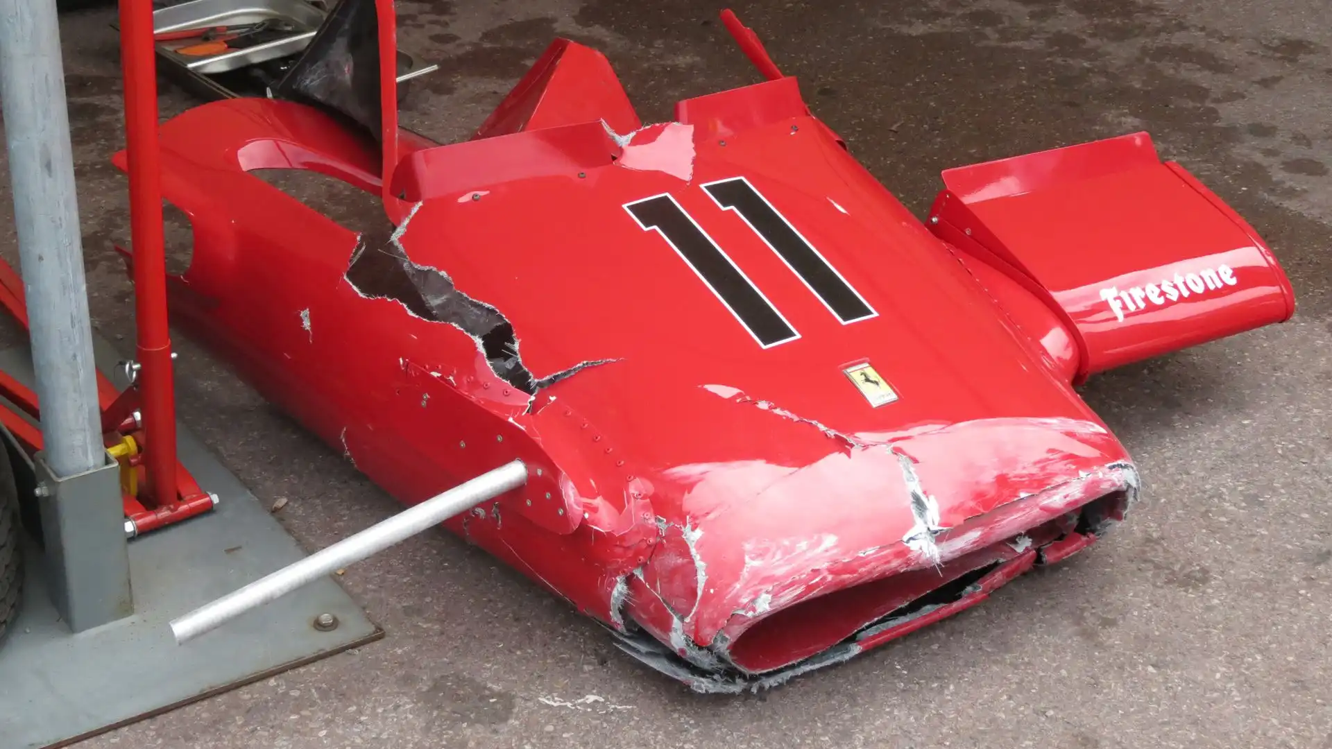 Anche le Ferrari di una volta si possono danneggiare