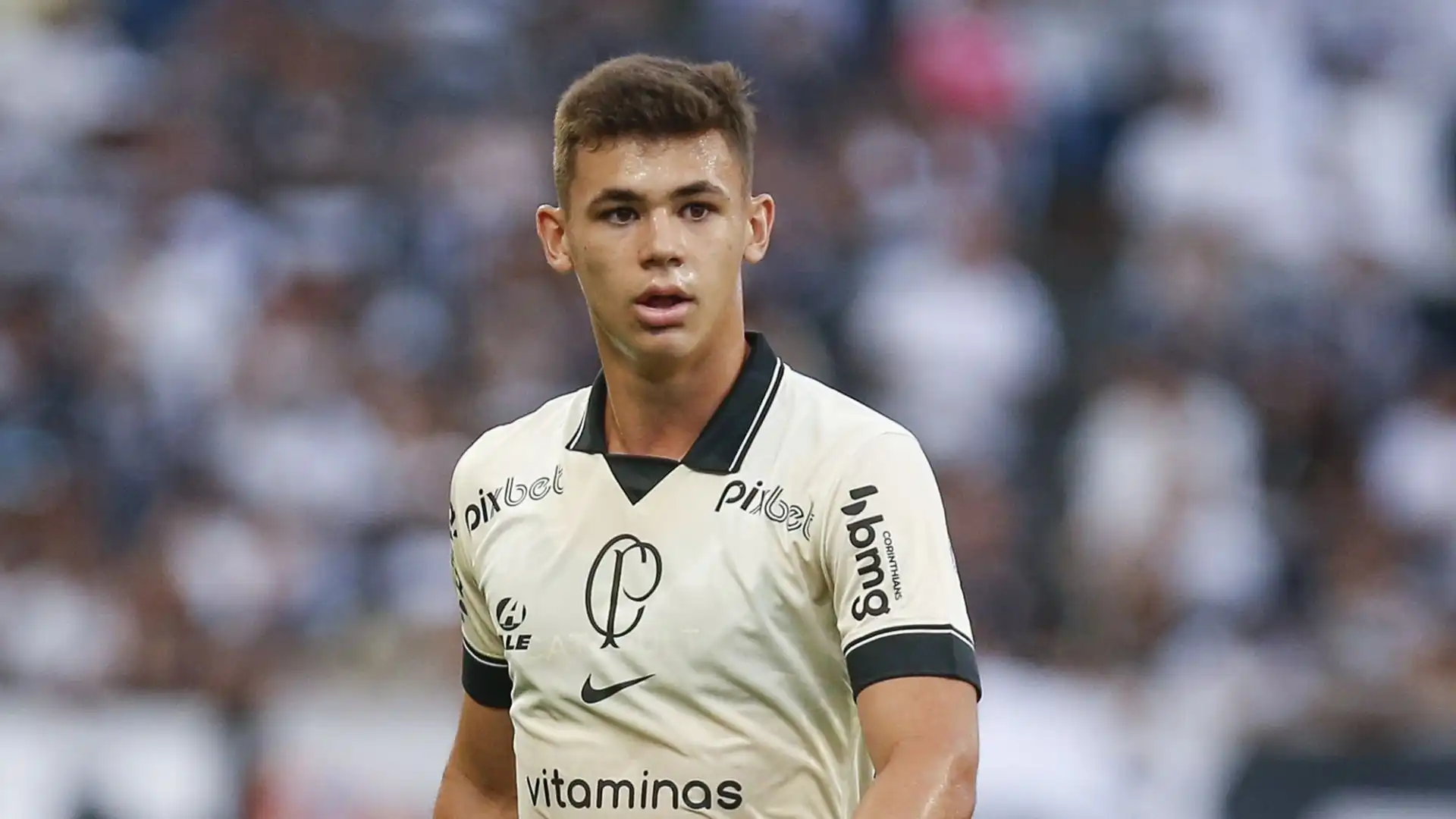 Moscardo ha fatto il suo debutto nella prima squadra del Corinthians lo scorso giugno, confermando le qualità esibite nei campionati giovanili