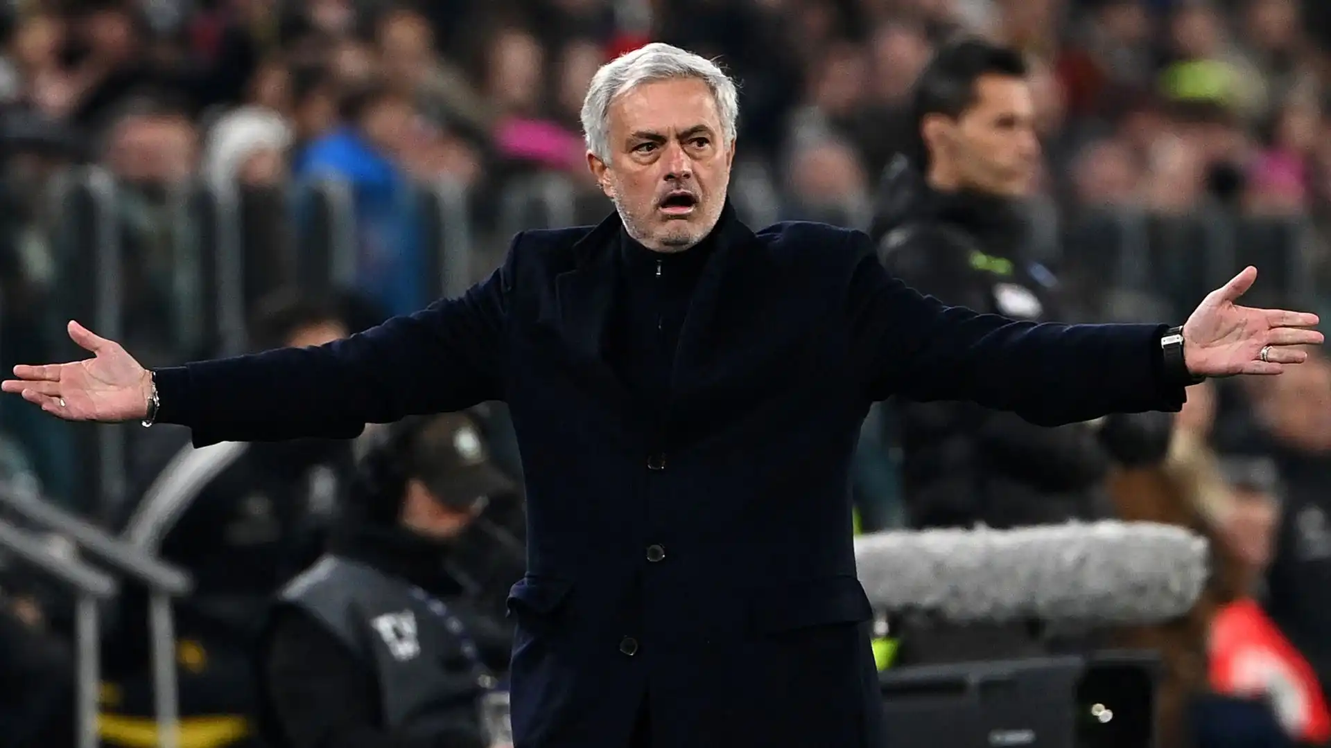 Serata no per José Mourinho, come sempre fischiato a Torino