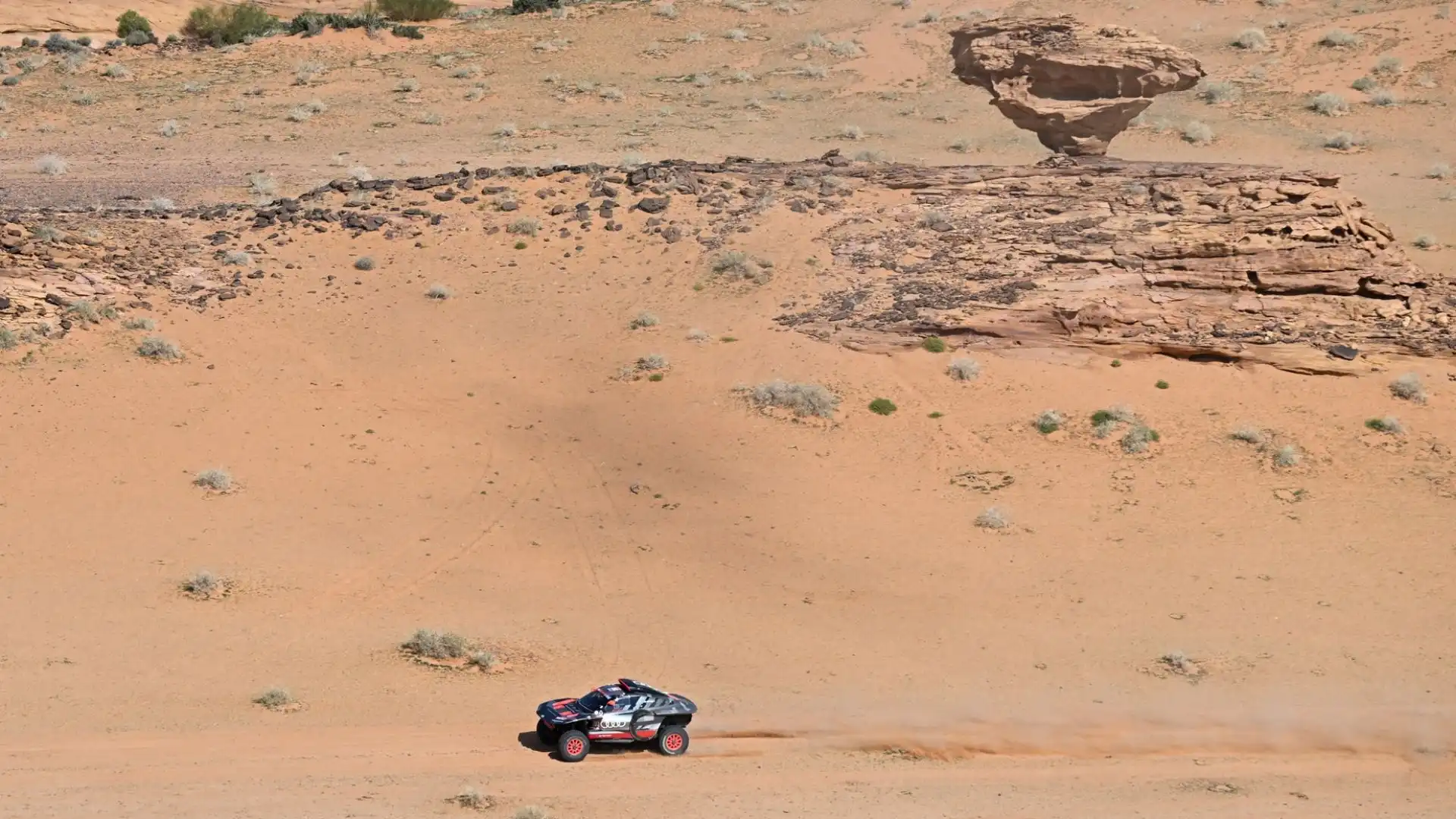 Il prologo di Al-Ula (27 km di speciale) ha visto imporsi lo svedese Mattias Ekstrom (Audi) nelle auto