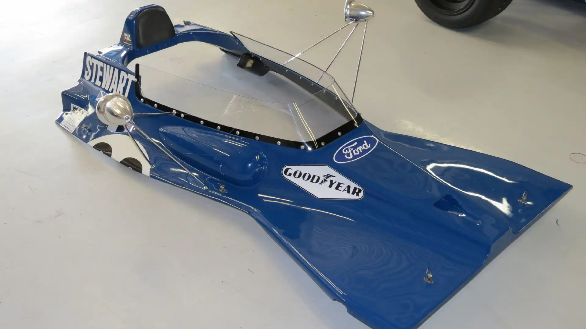 Rappresentò la base per lo sviluppo della Tyrrell 003, che avrebbe vinto il Mondiale del 1971