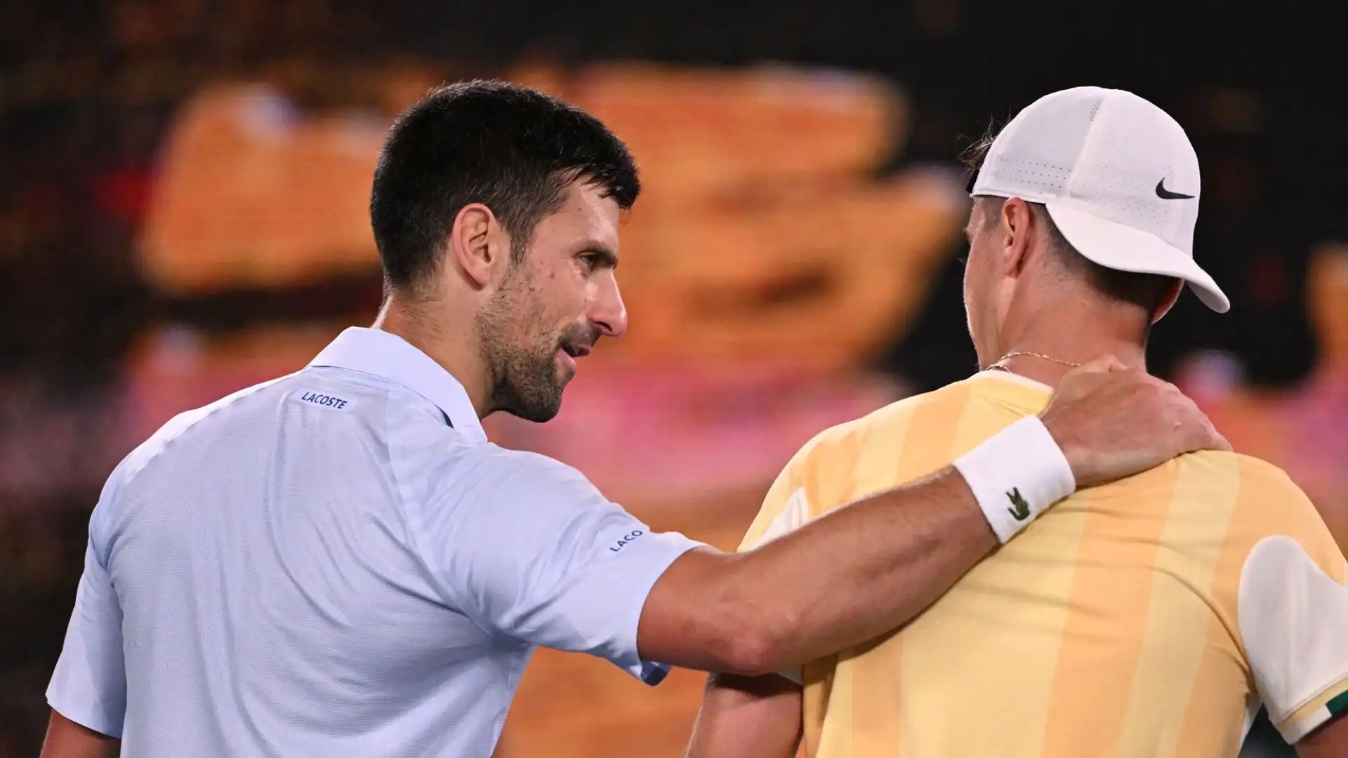 Djokovic non è al meglio e dopo aver perso al tie-break il secondo parziale ha cominciato a soffrire