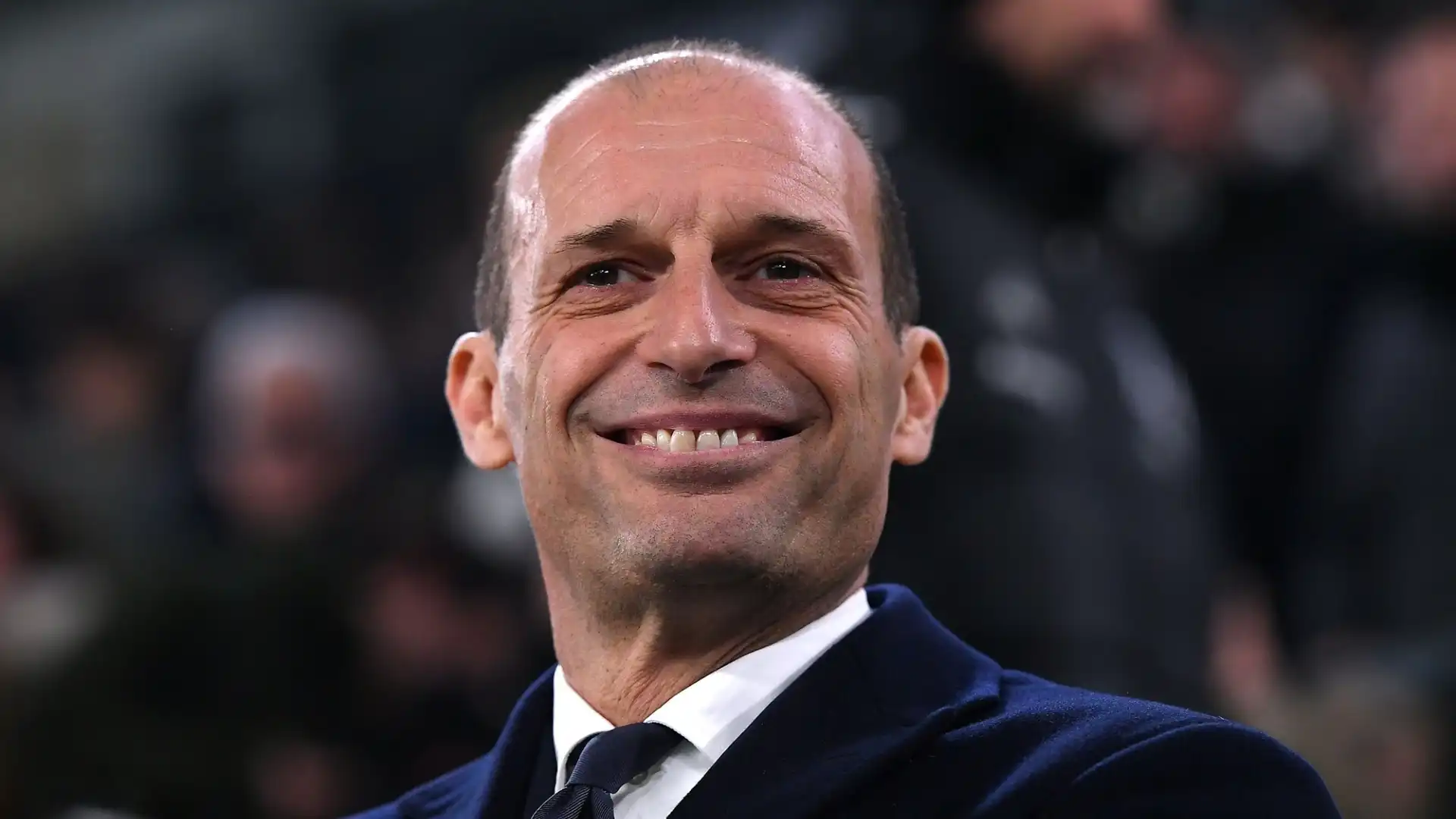 La Juventus stende per 3-0 il Sassuolo nel posticipo di Serie A e si riporta a due punti dall'Inter