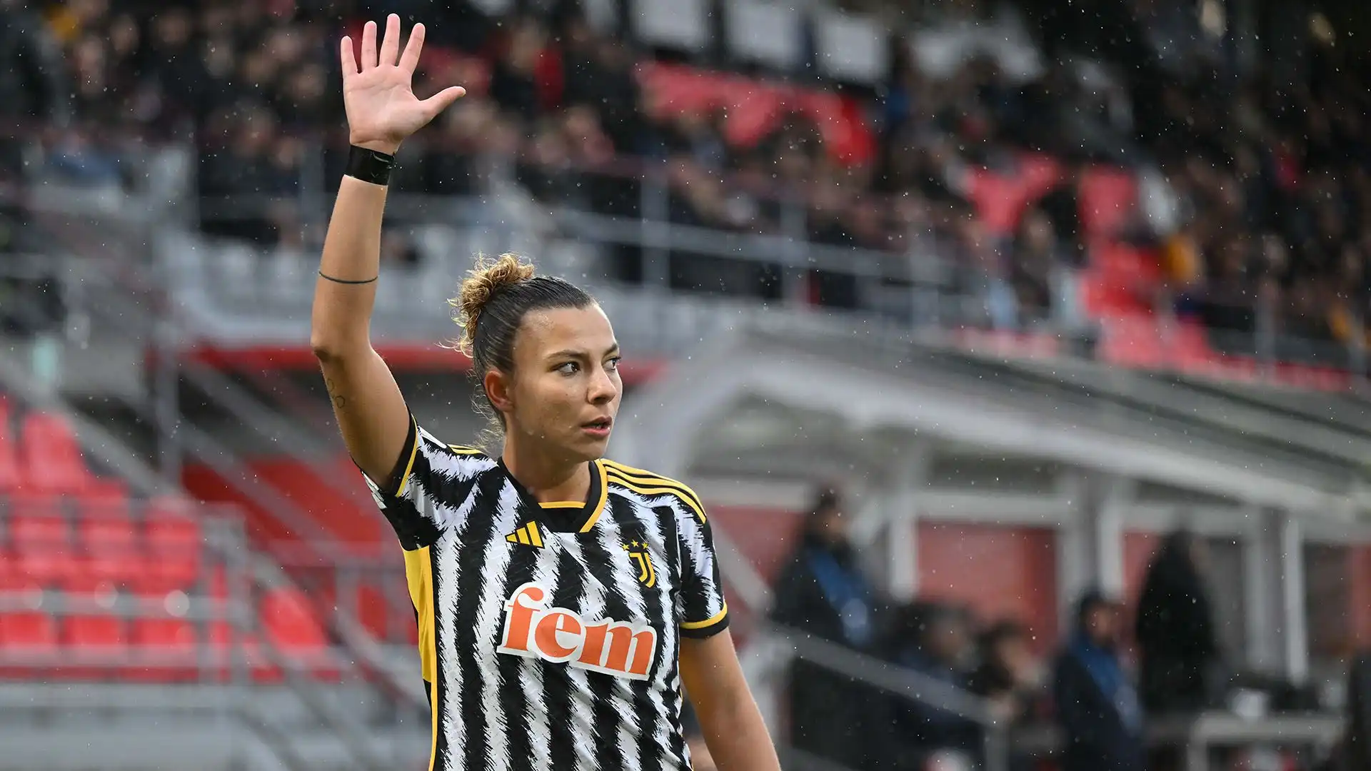 Da quando veste la maglia della Juventus (2017/18), Arianna è la centrocampista che ha segnato di più in Serie A (32 reti in 132 presenze)