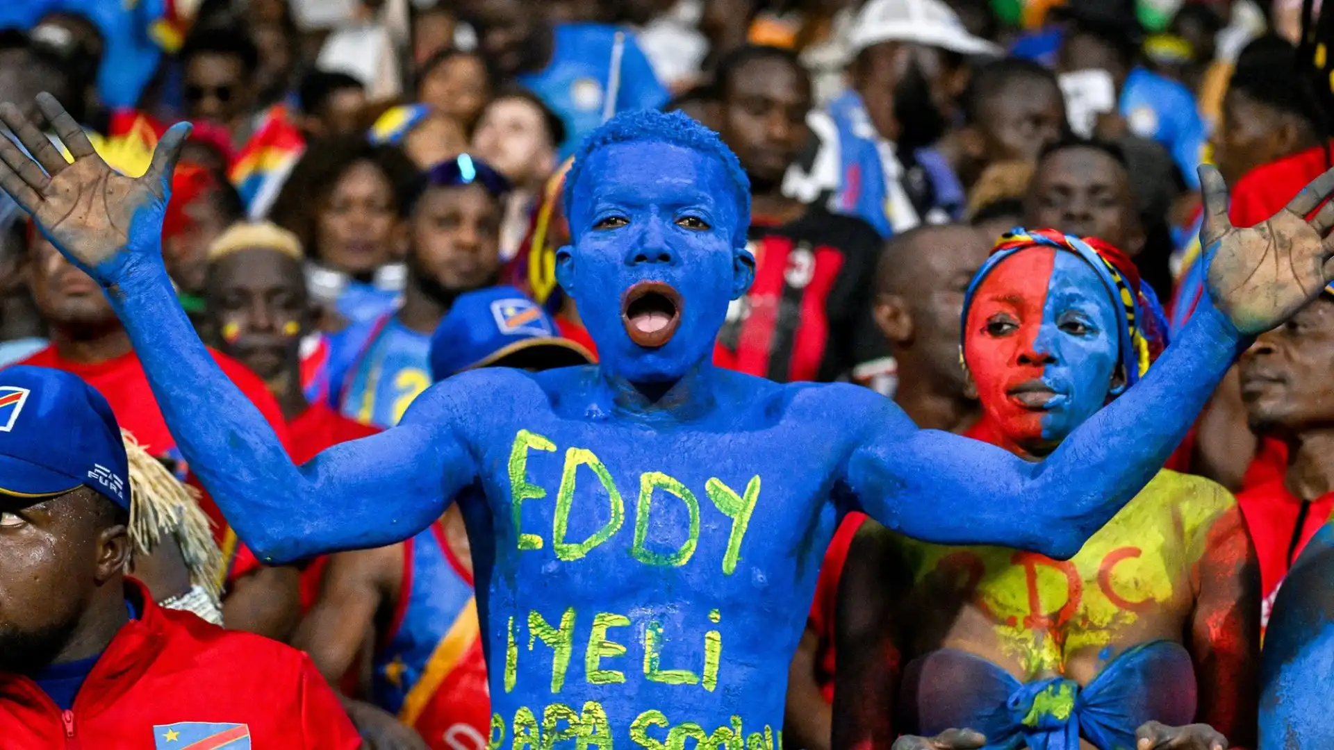 Un altro tifoso del Congo tutto dipinto di blu