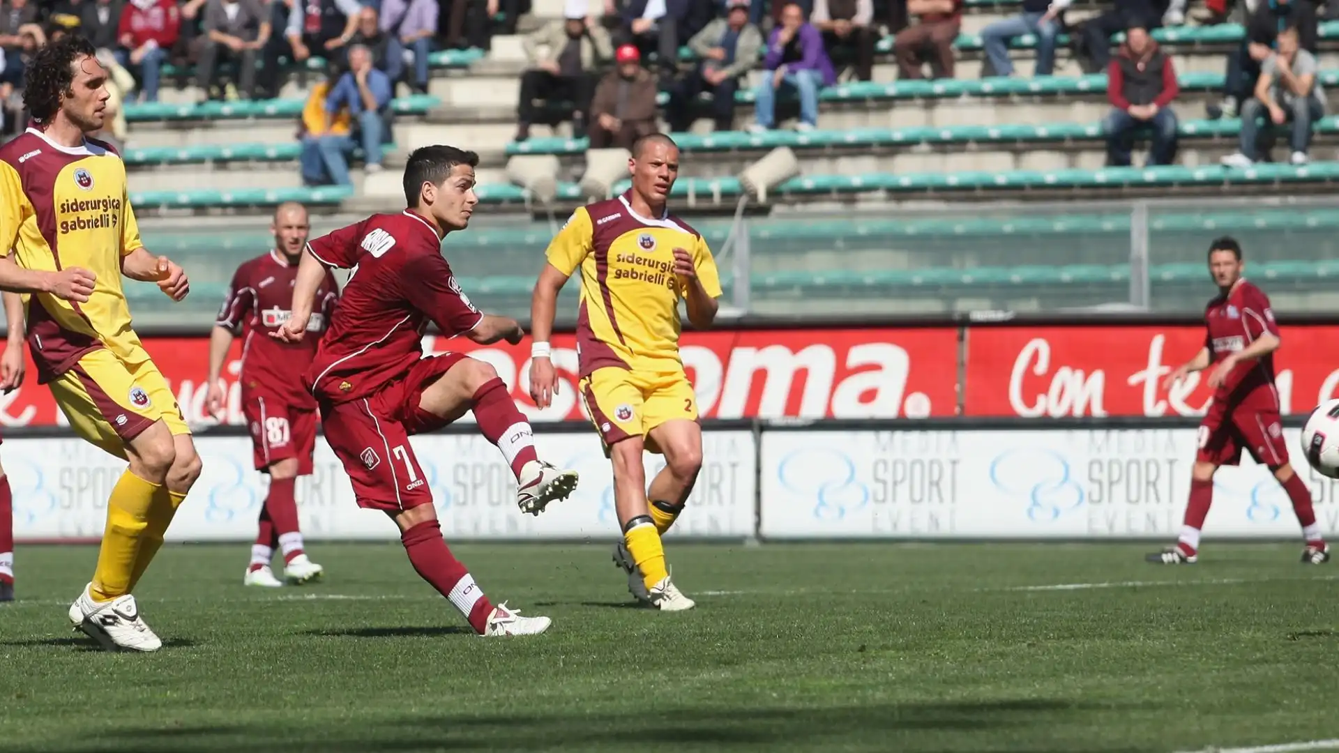 Sarno si è alternato negli anni successivi tra Serie C e Serie B, giocando con le maglie di Giulianova, Brescia, Potenza e Pro Patria
