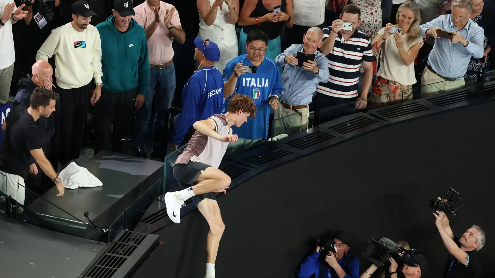 Momento di gioia pura per il tennista azzurro