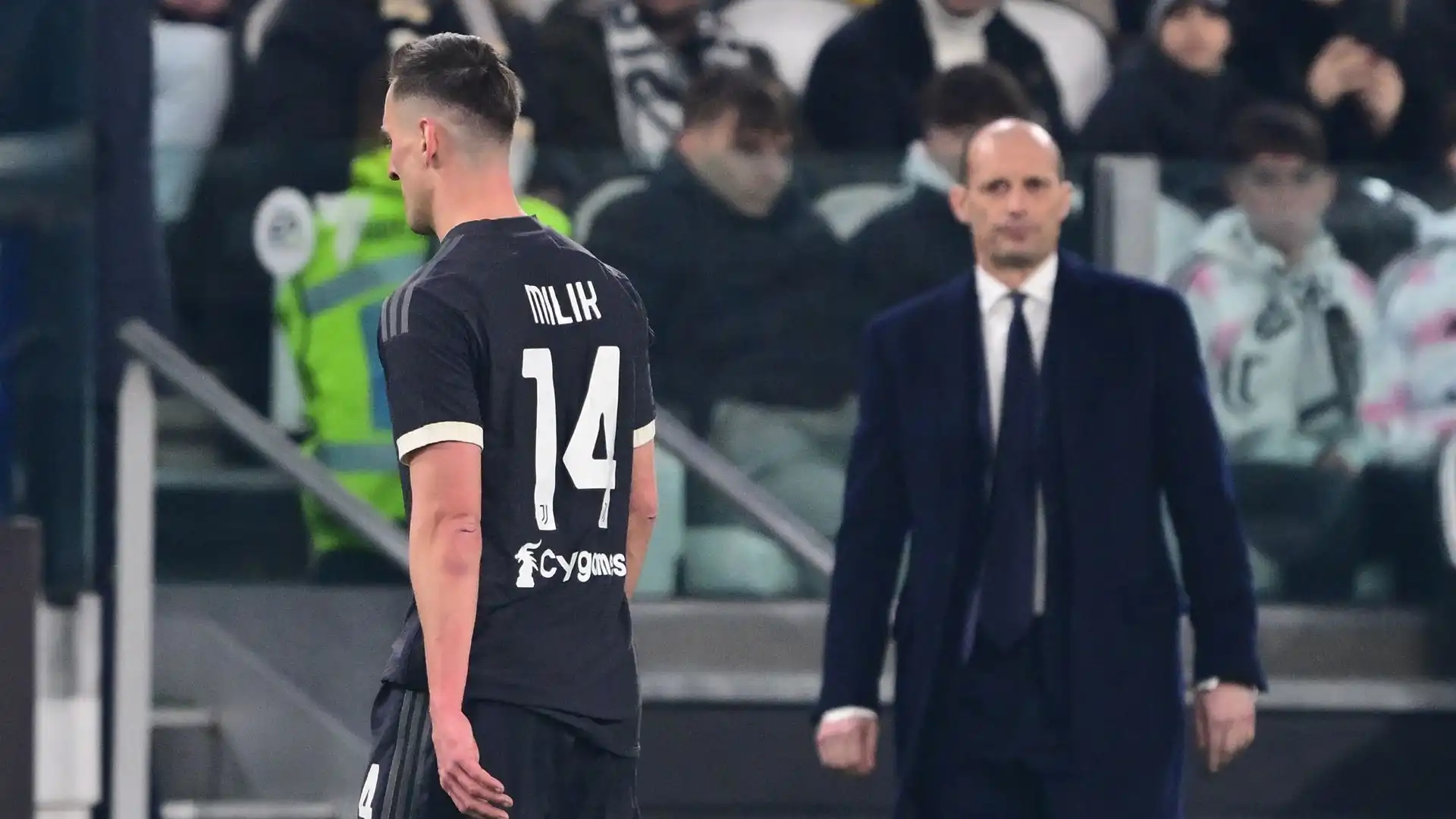 L'attaccante polacco della Juventus è stato espulso