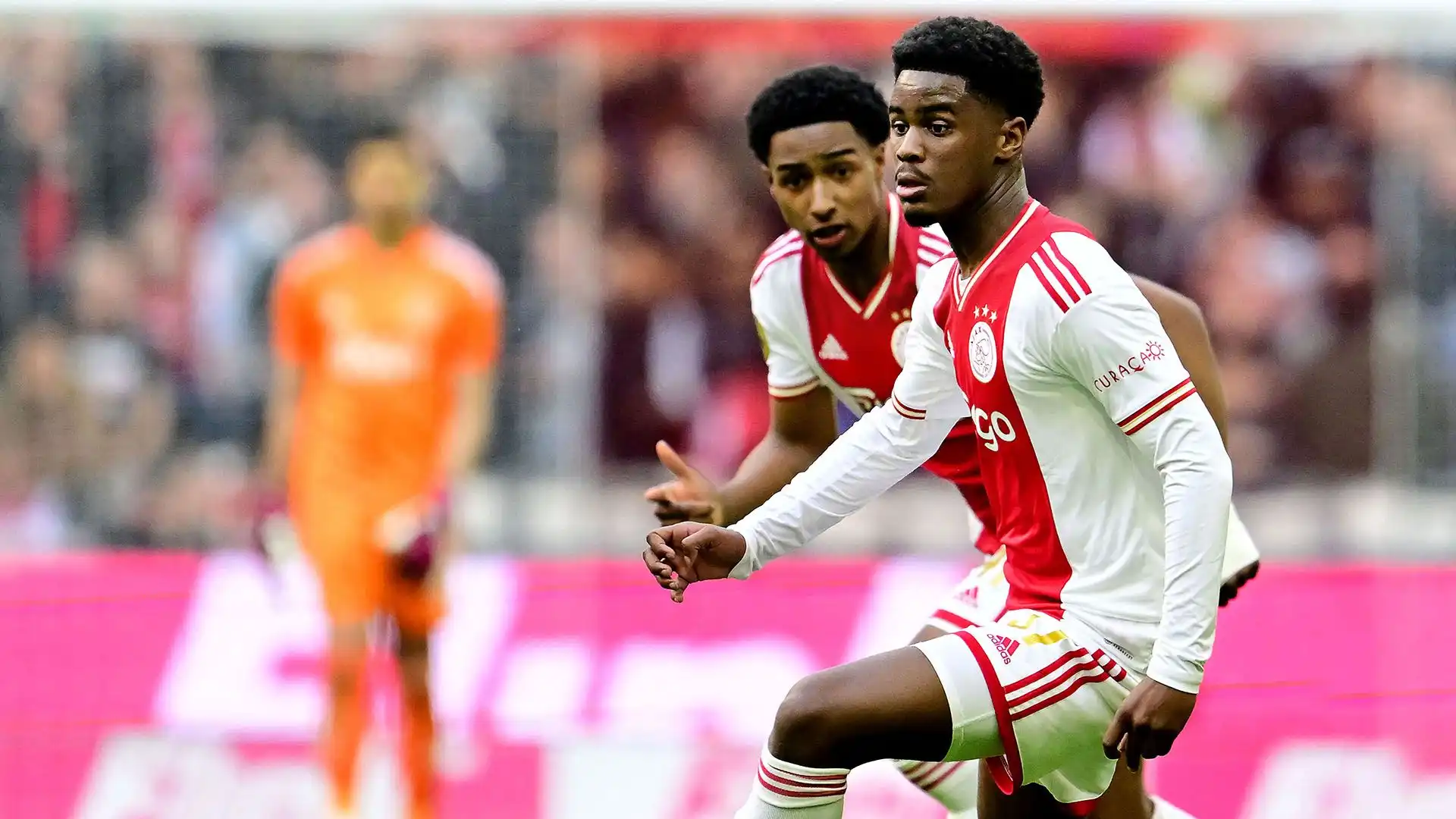 È entrato nelle giovanili dell'Ajax nel 2018 e da allora si è fatto sempre più strada