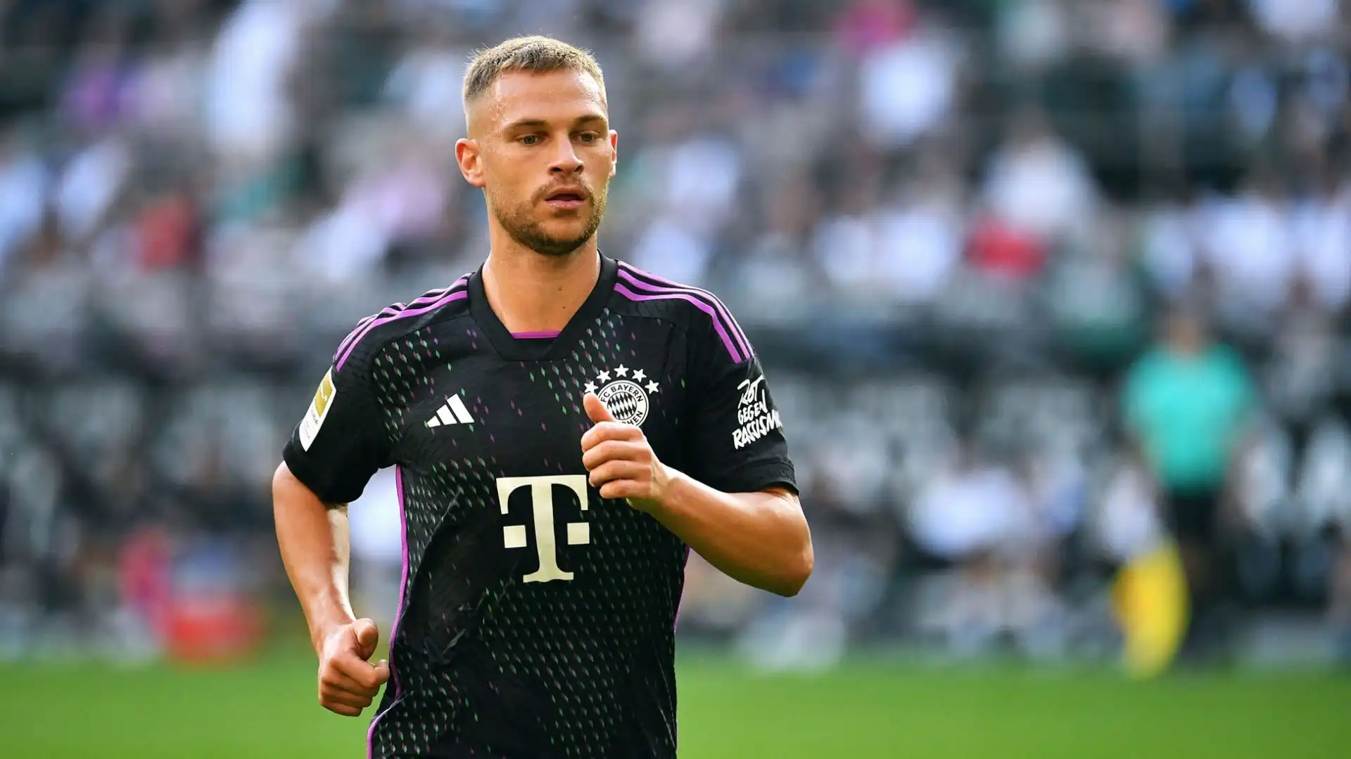 Con 370 presenze, è al ventesimo posto tra i giocatori più presenti nella storia del Bayern