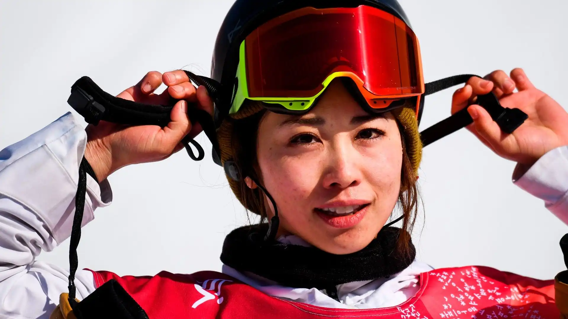 L'atleta è una giovane e talentuosa snowboarder giapponese