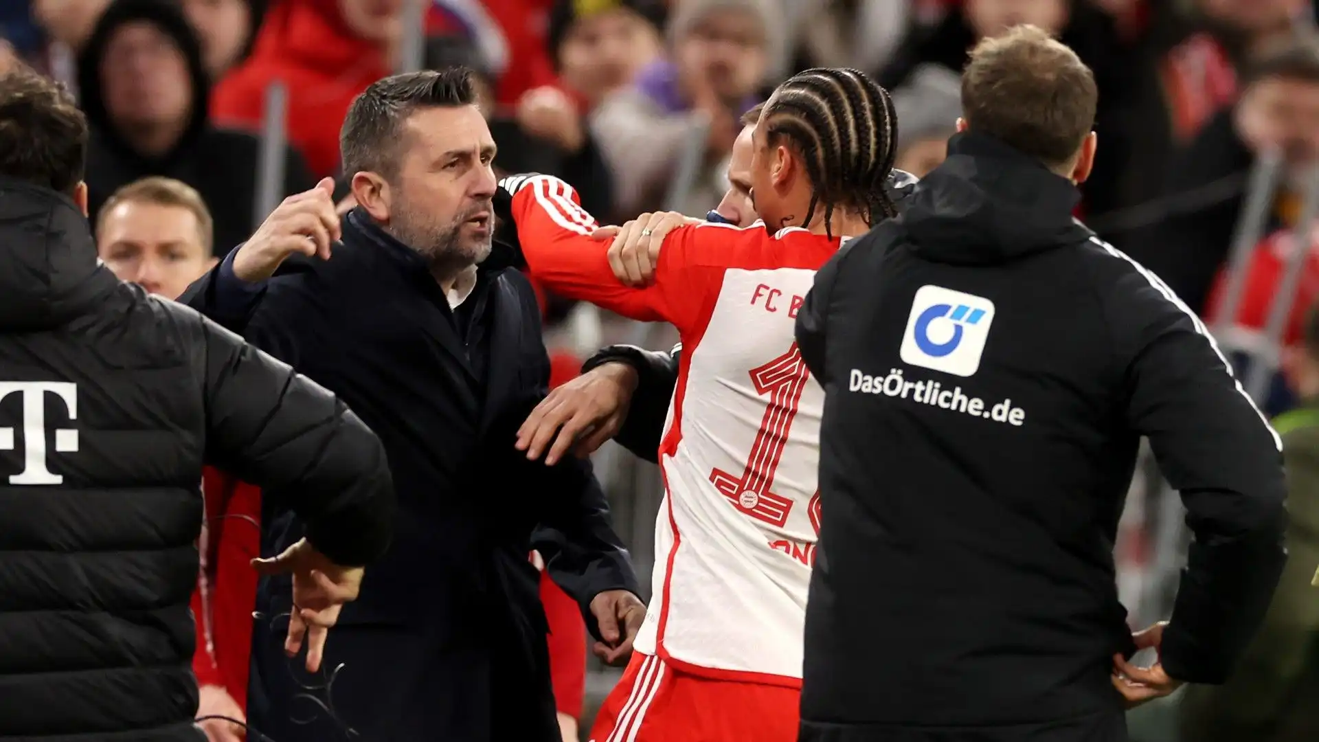 Vergogna in Bundesliga: le foto della rissa tra Sané e l'allenatore