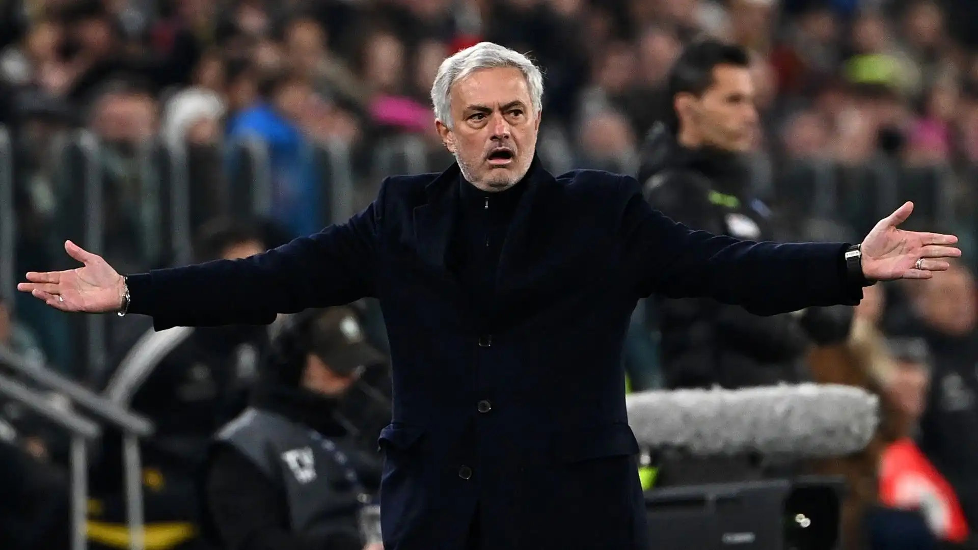 "Tornerò, e con ancora più entusiasmo e fiducia, per queste partite Uefa" ha scritto Mourinho