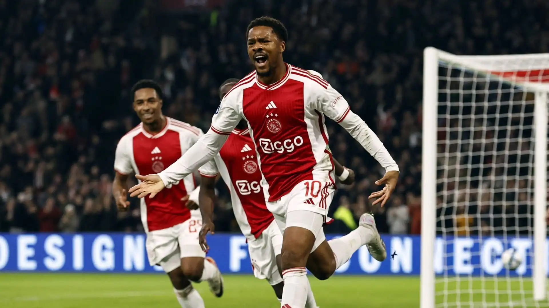 L'Ajax ha fatto il prezzo per l'attaccante inglese: chiede 15 milioni di euro