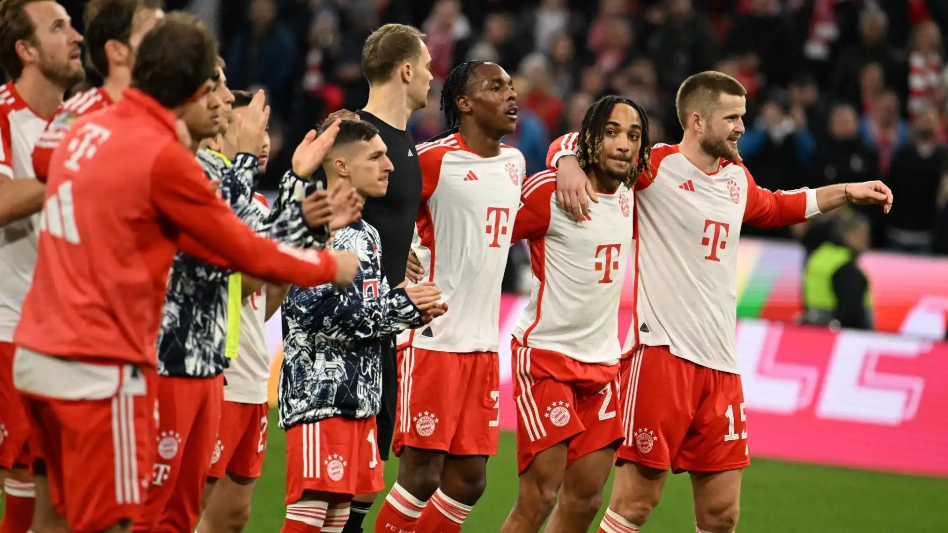 Tris del Bayern Monaco, a segno anche de Ligt. Le immagini