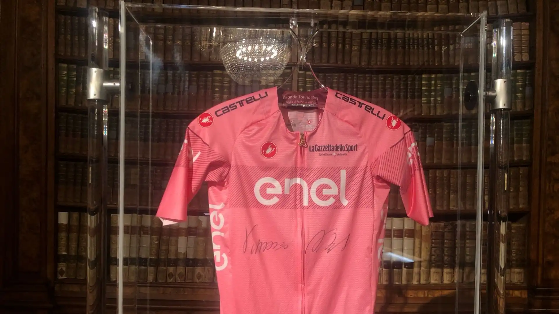 Due ciclisti sono stati in grado di vestire la Maglia Rosa dalla prima all’ultima tappa: Eddy Merckx nel 1973 e Gianni Bugno nel 1990.
