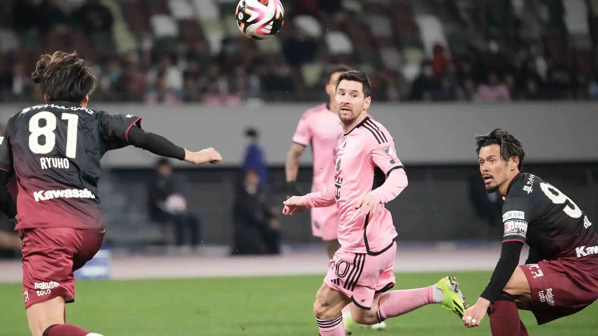 Messi è entrato al 60' della partita giocata a Tokyo, e ha dato spettacolo con alcuni colpi di classe