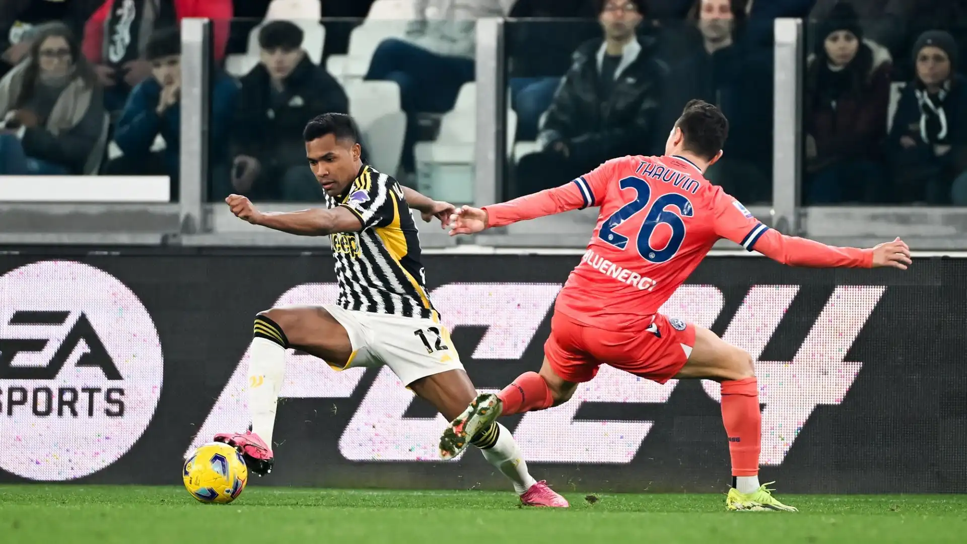 Proprio con la partita contro l'Udinese, Alex Sandro ha collezionato la presenza numero 320 in bianconero, raggiungendo Trezeguet