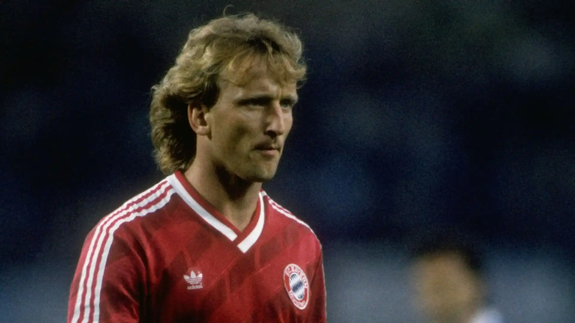Nel 1986 passa al Bayern Monaco, dove resta per due stagioni