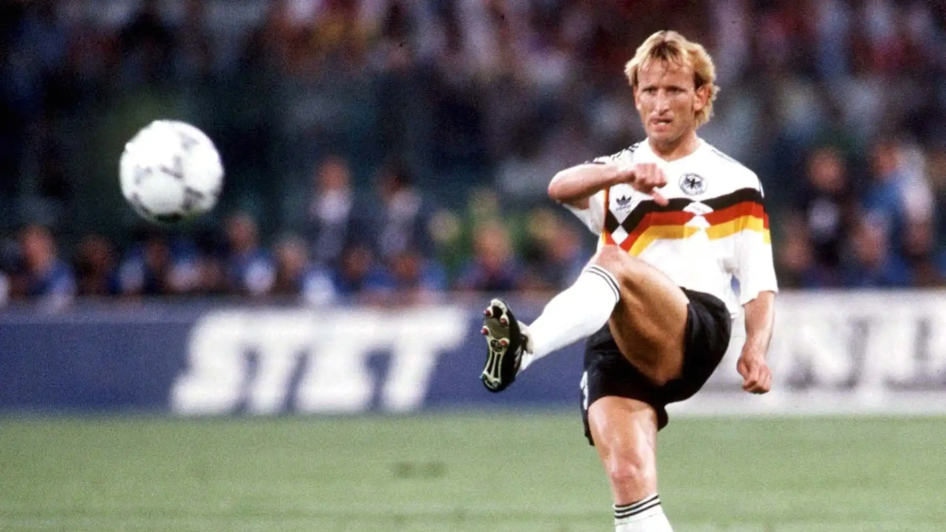 Con la Germania Ovest, Brehme vince il Mondiale 1990 in Italia, distinguendosi come miglior terzino sinistro del torneo