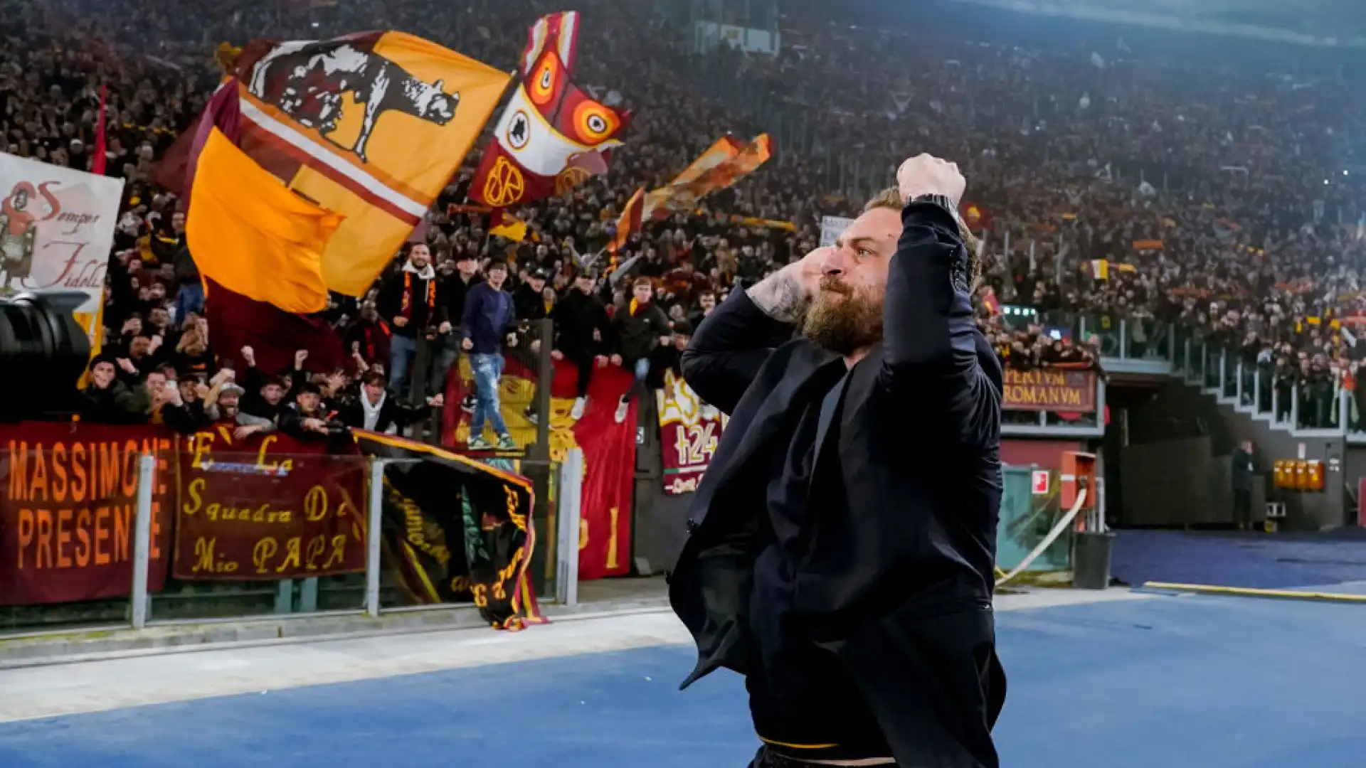 La Roma fa marcia indietro: ecco De Rossi. Le foto