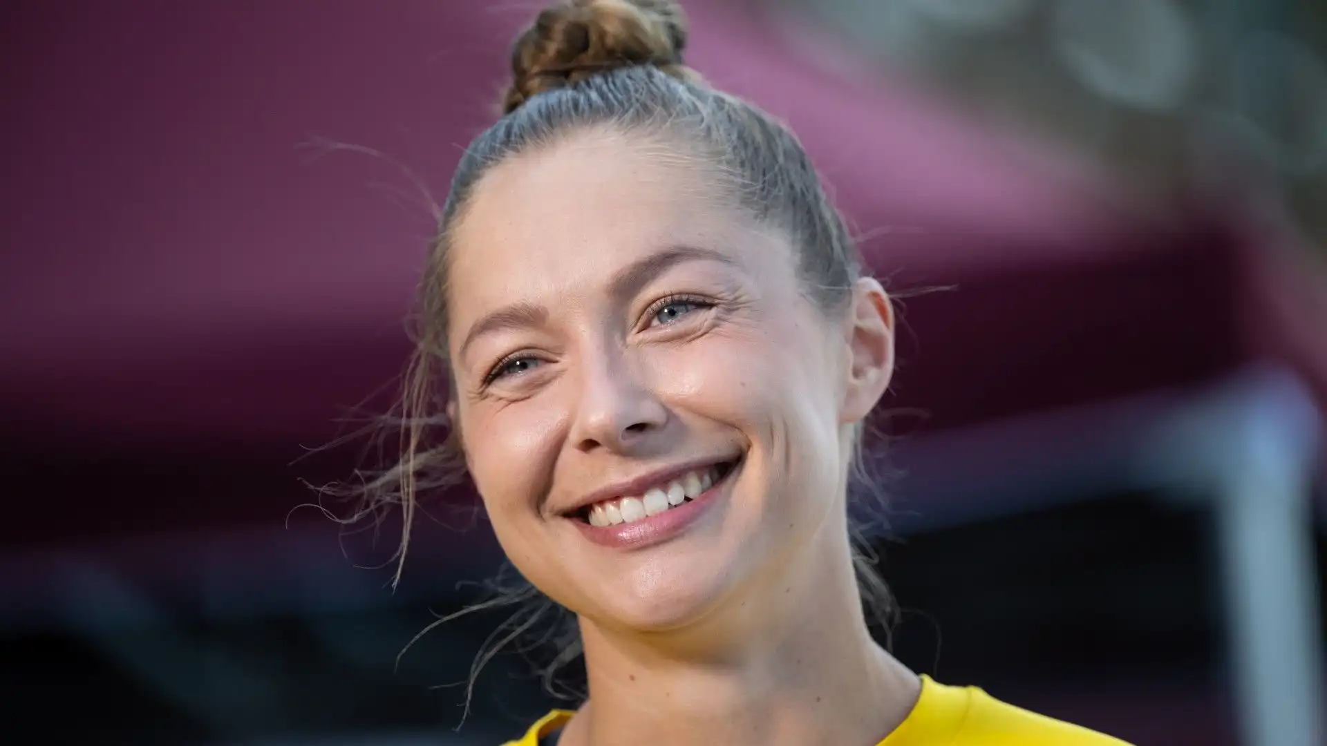 In carriera è stata campionessa nei 200 metri piani agli europei juniores di Eskilstuna 2015