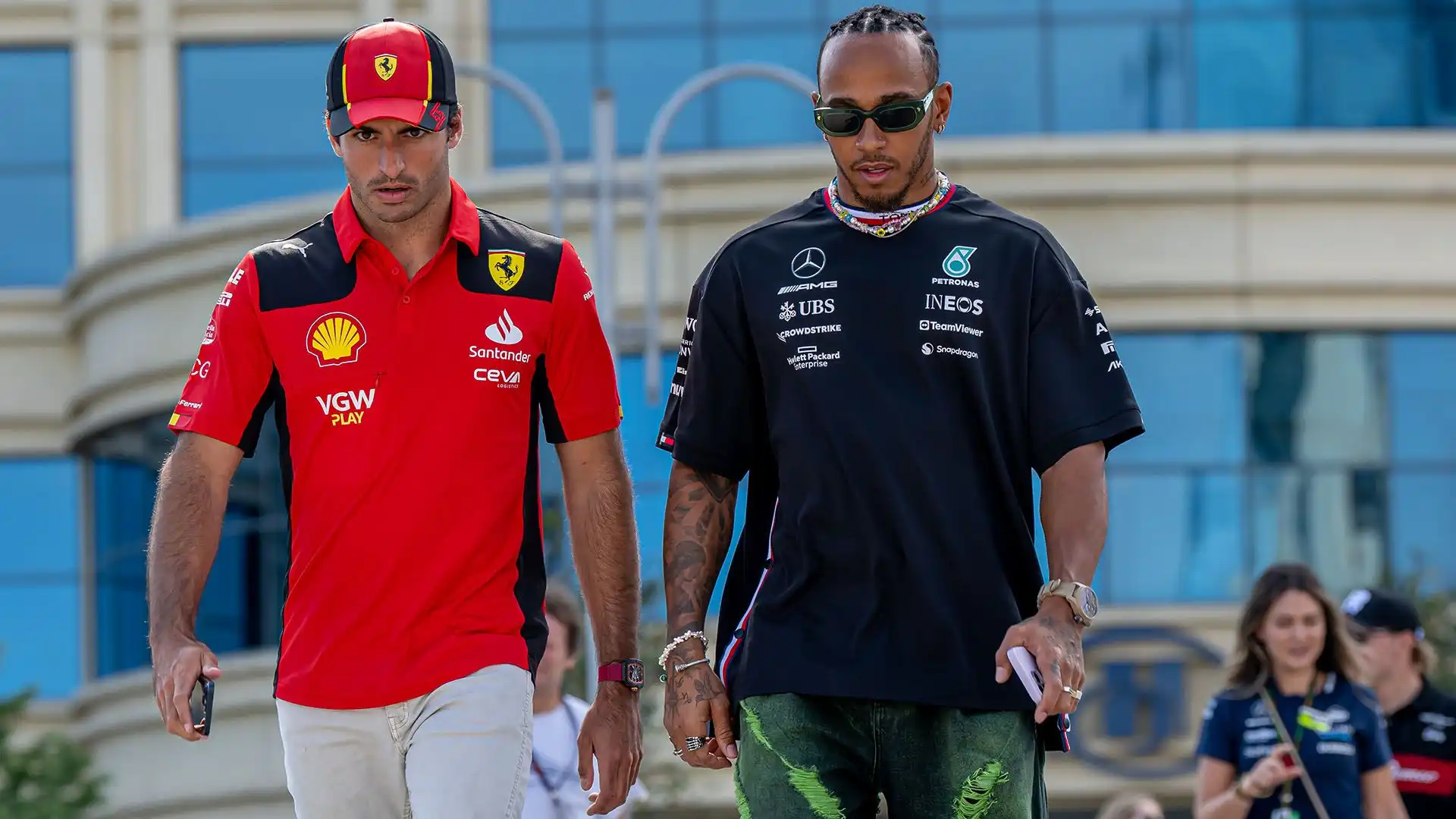 Il pilota spagnolo ha spiegato che è stato Lewis Hamilton a chiamare per primo la Ferrari e a dare il via alla trattativa
