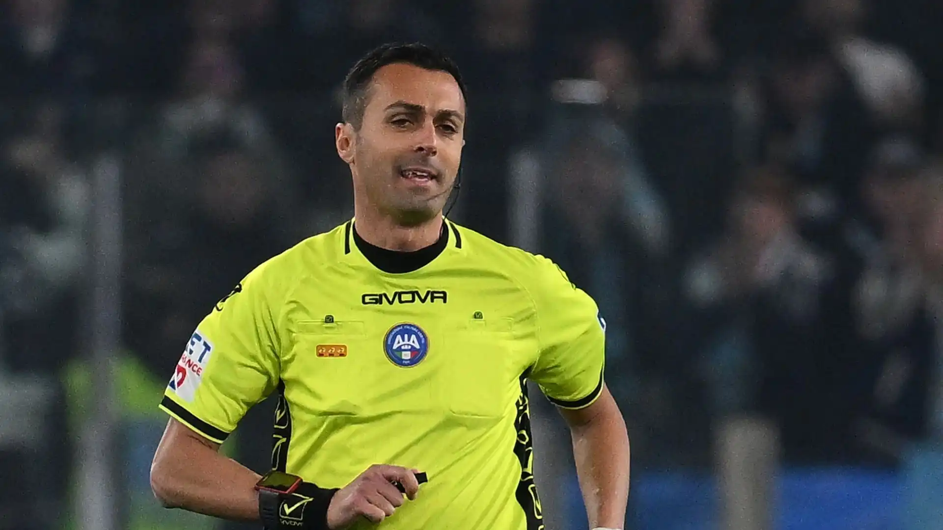 L'arbitro è stato fortemente contestato dalla Lazio per alcune decisioni prese nel corso del match contro il Milan