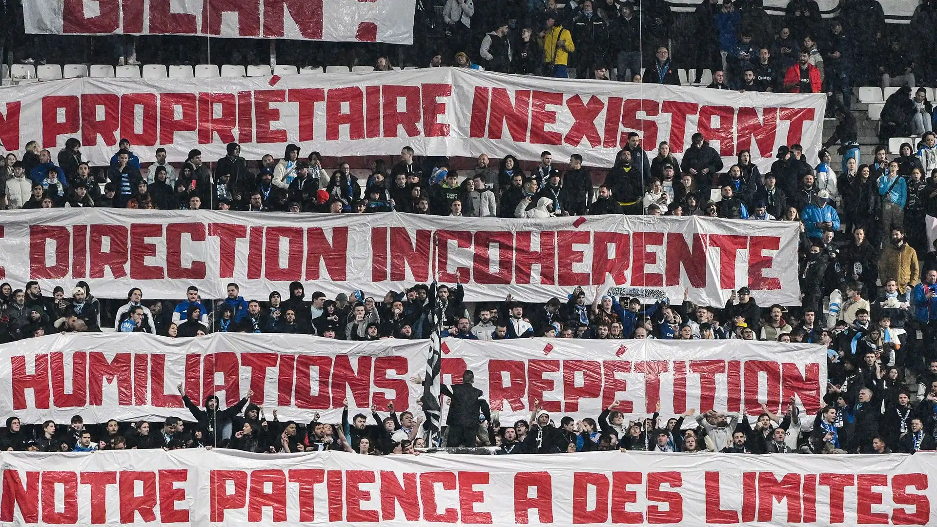 I tifosi del Marsiglia hanno espresso la loro insoddisfazione durante la partita contro il Montpellier allo Stade Vélodrome