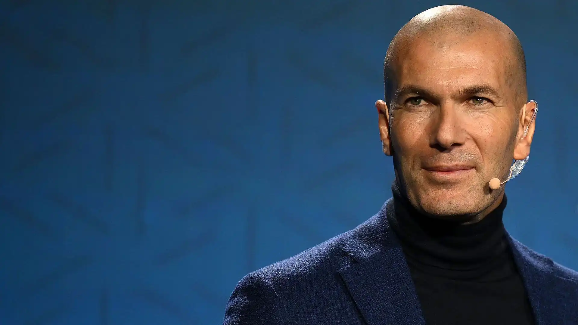 L'ex allenatore del Real Madrid, che è fermo dal 2021, ha chiesto informazioni ad una leggenda del Bayern Monaco