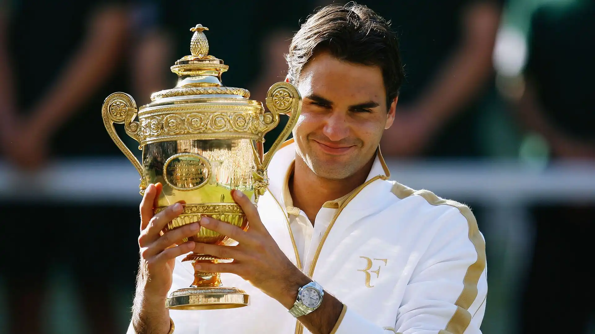 9- L'ex campione del tennis Roger Federer ha guadagnato complessivamente 1.49 miliardi di dollari