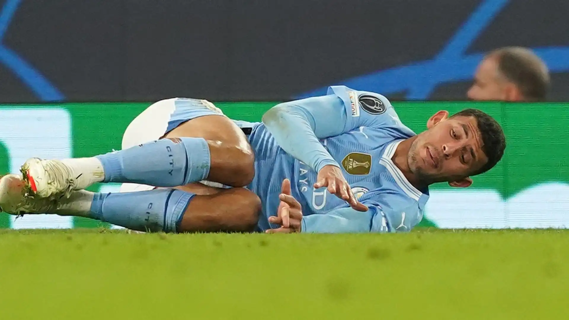 Il centrocampista portoghese è caduto al 75' dopo uno scontro di gioco