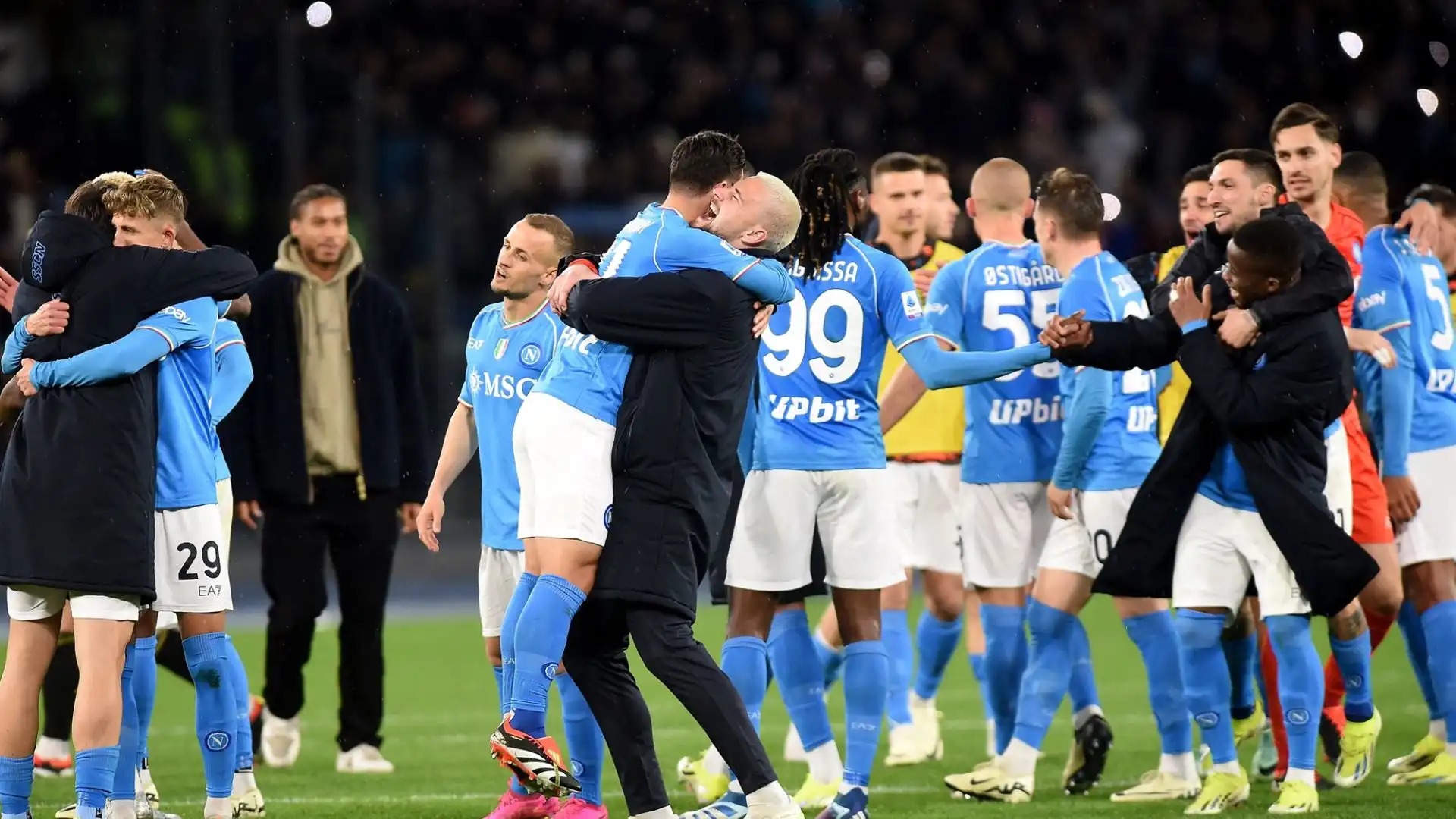 Il Napoli ha superato per 2-1 la Juventus al Maradona con i gol di Kvaratskhelia e Raspadori
