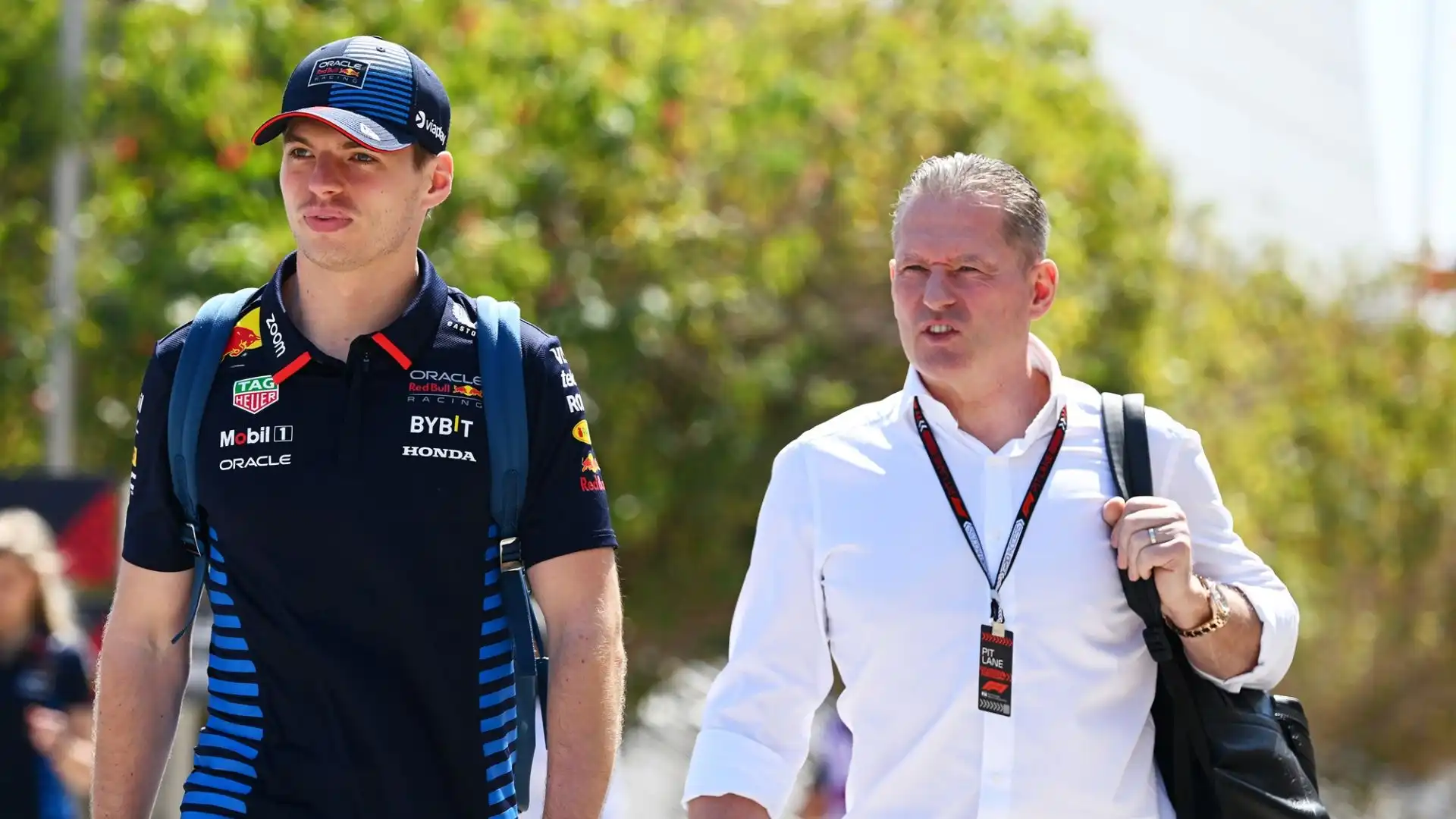 La Red Bull ha iniziato la stagione in modo trionfale, ma in Bahrain nel dopo gara si parla soprattutto di quanto sta succedendo all'interno del team austriaco
